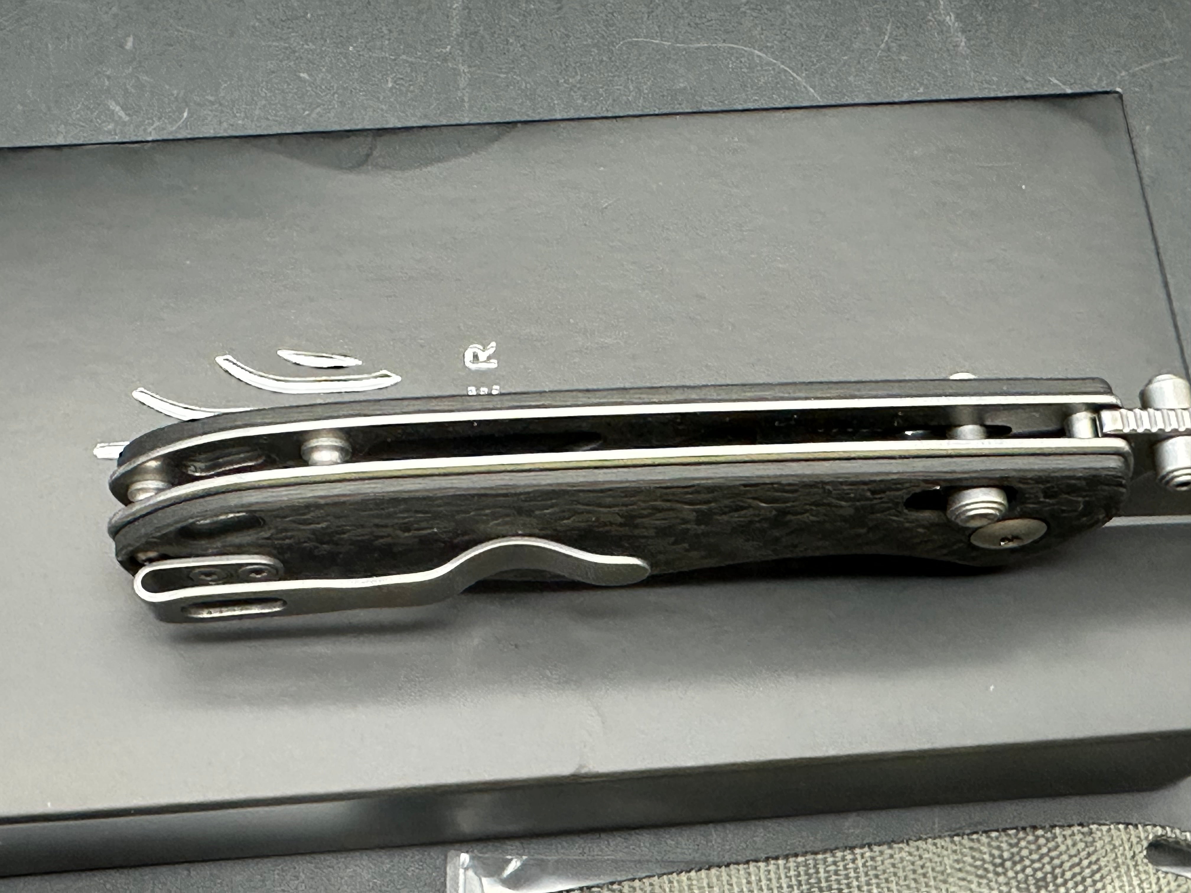 Kizer Drop Bear, 2.99" 154CM Stonewash Blade with Votix Carbon Fiber Scales