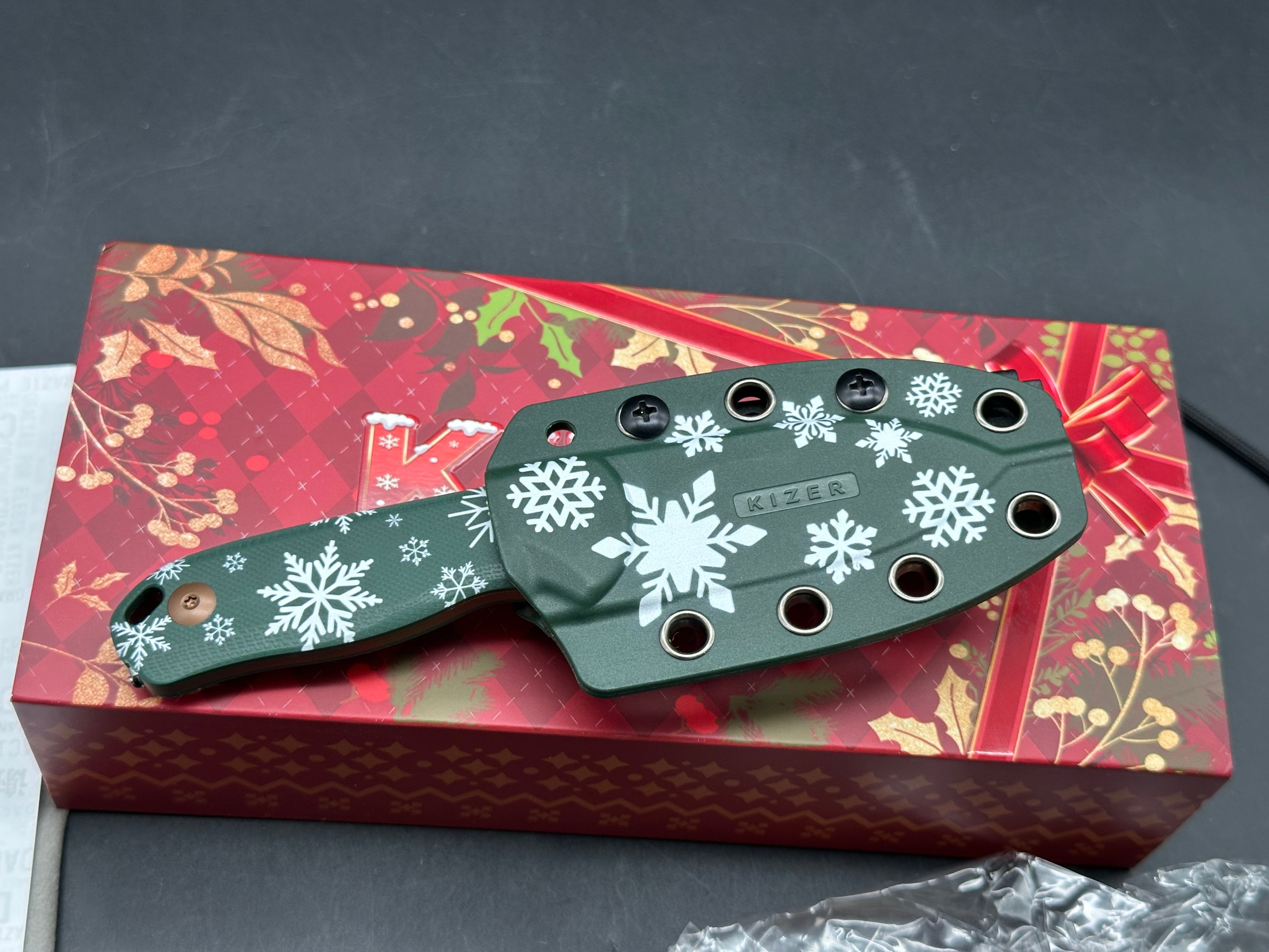 Kizer Drop Bear Fixed Blade Christmas Edition, 2.6" D2 Sunset Metal PVD Blade with Green Winter G10 Scales plus matching Green Winter Sheath