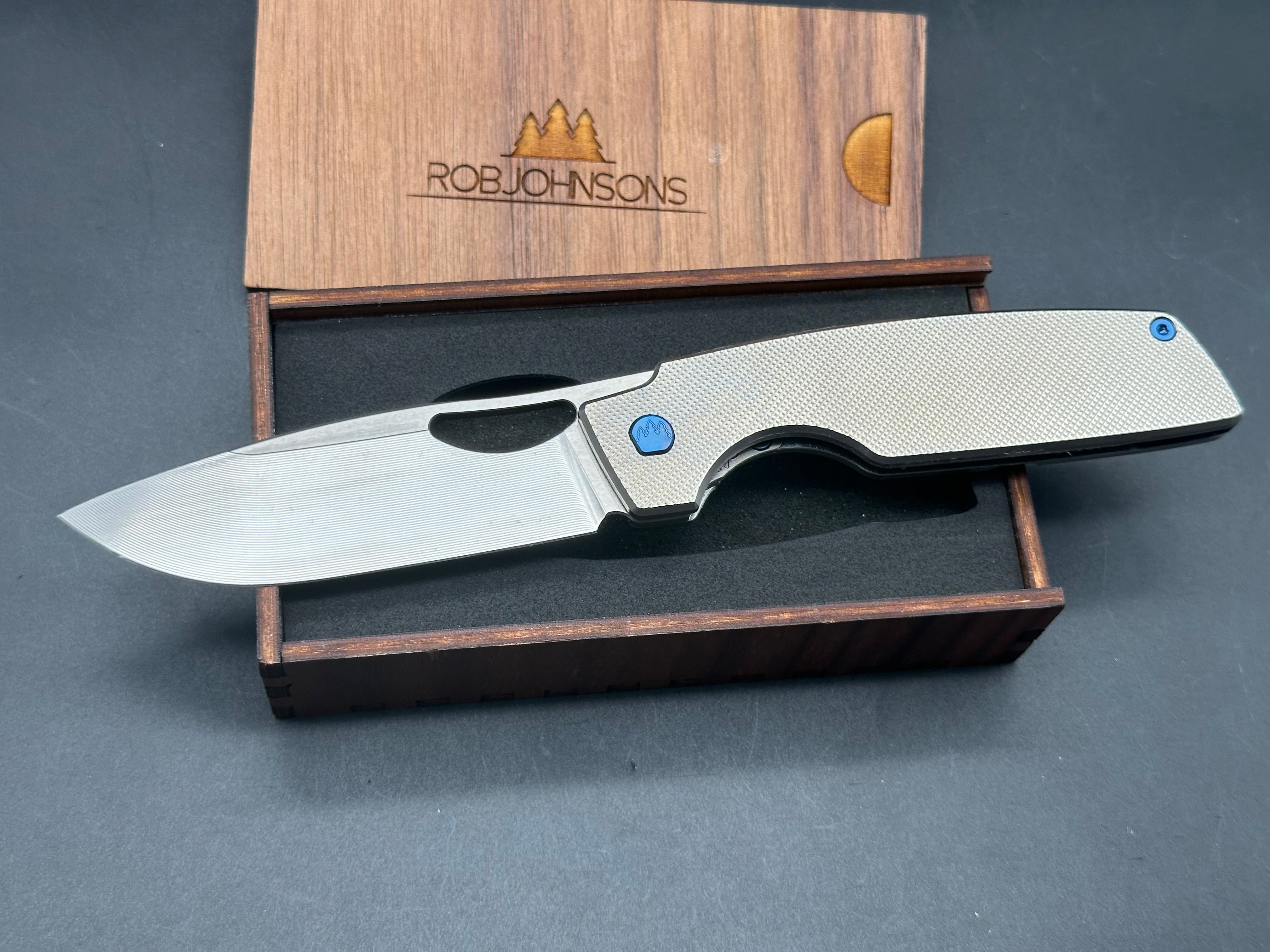 Rob Johnson Cedar Titanium handle w/RWL34 blade