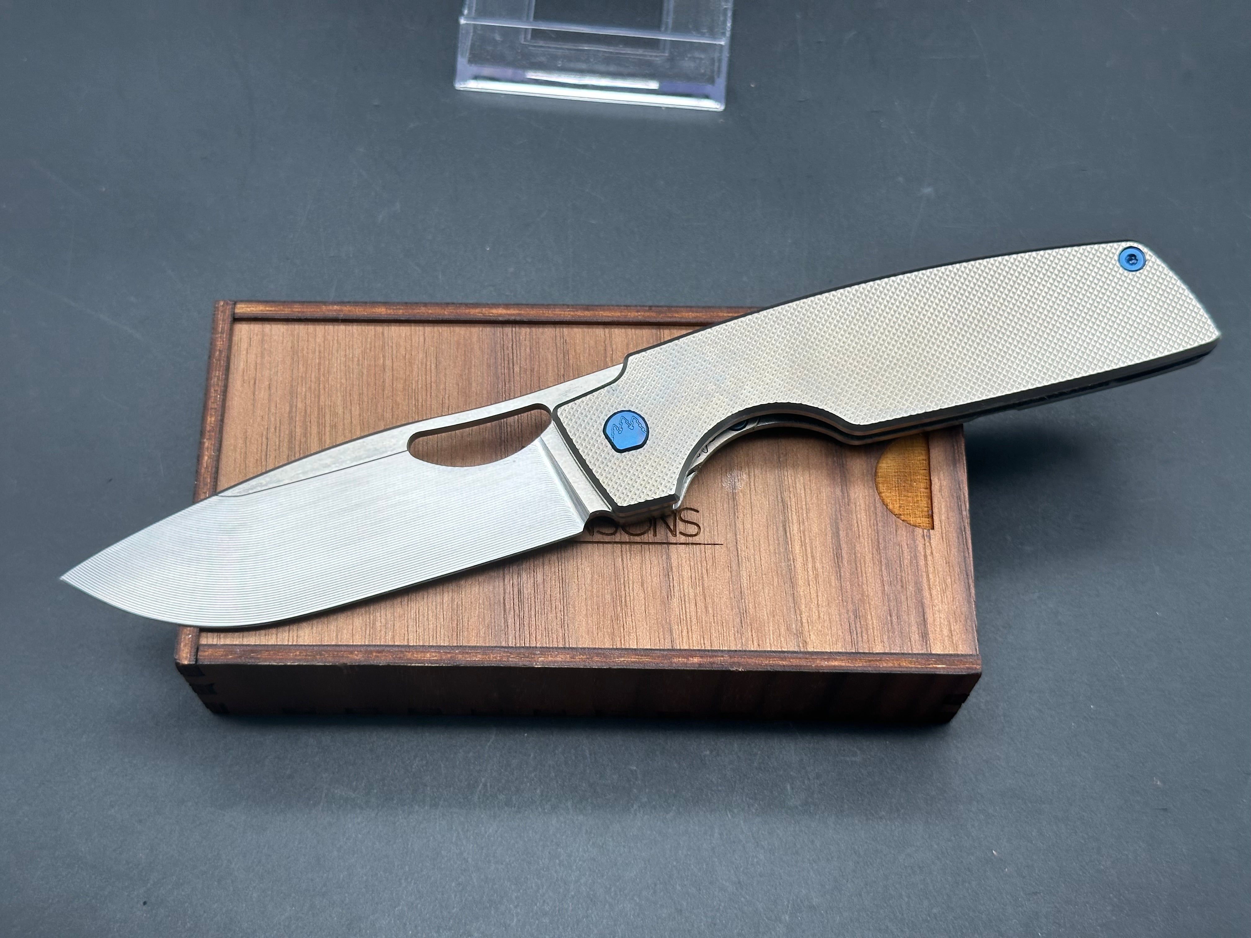 Rob Johnson Cedar Titanium handle w/RWL34 blade