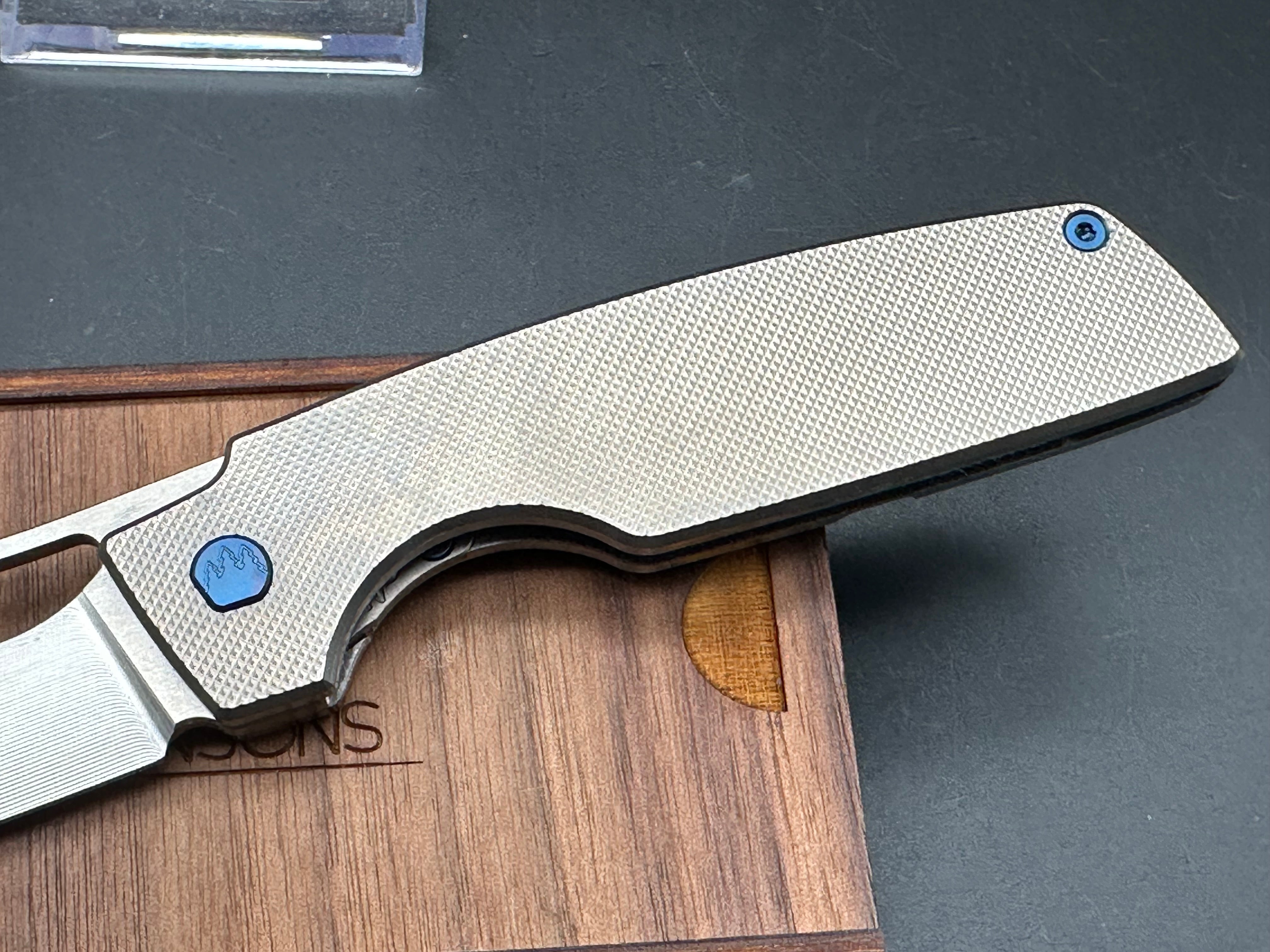 Rob Johnson Cedar Titanium handle w/RWL34 blade