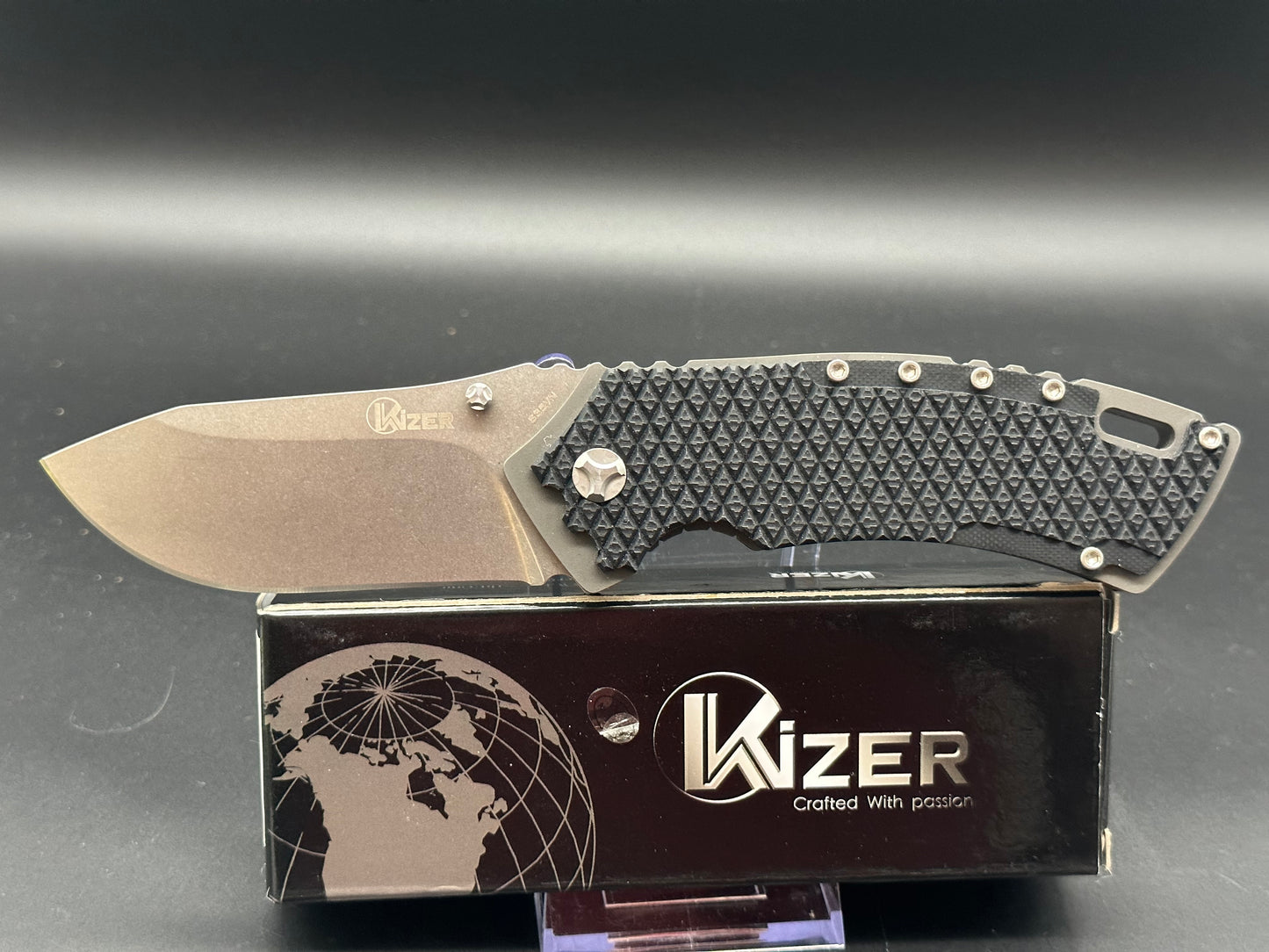 Kizer Ki4411F2 Black G10 scales w/S35VN blade