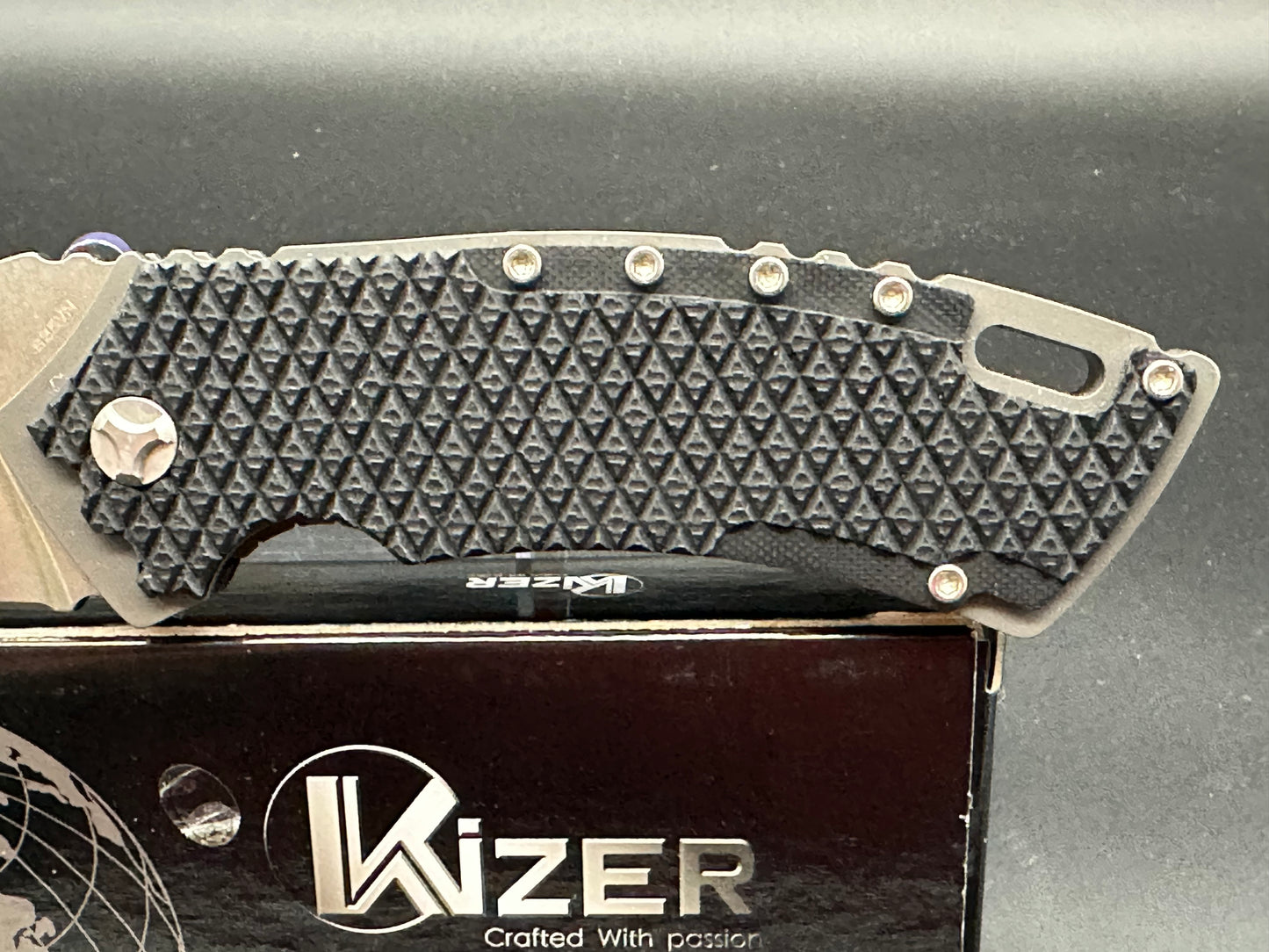 Kizer Ki4411F2 Black G10 scales w/S35VN blade