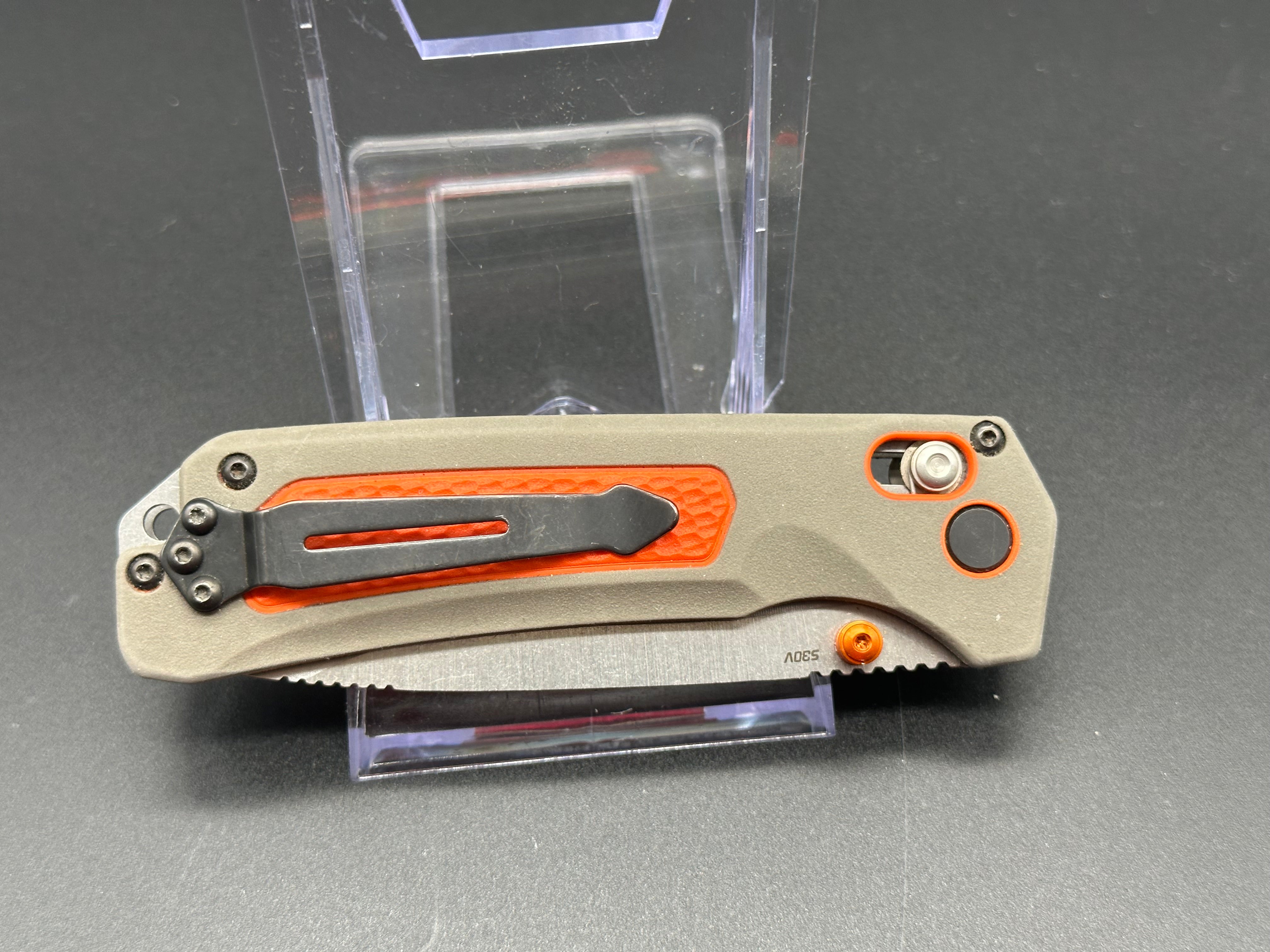 Benchmade Grizzly Ridge grey/orange Polymer handle