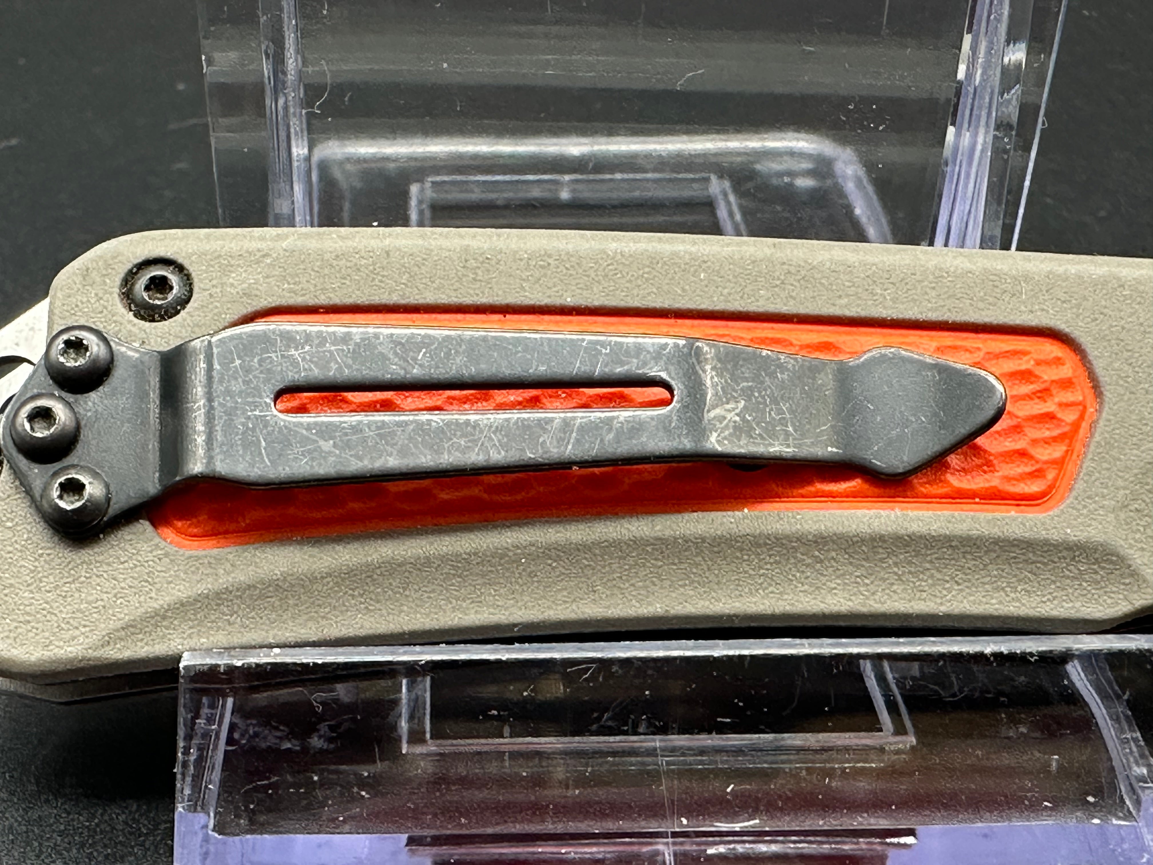 Benchmade Grizzly Ridge grey/orange Polymer handle