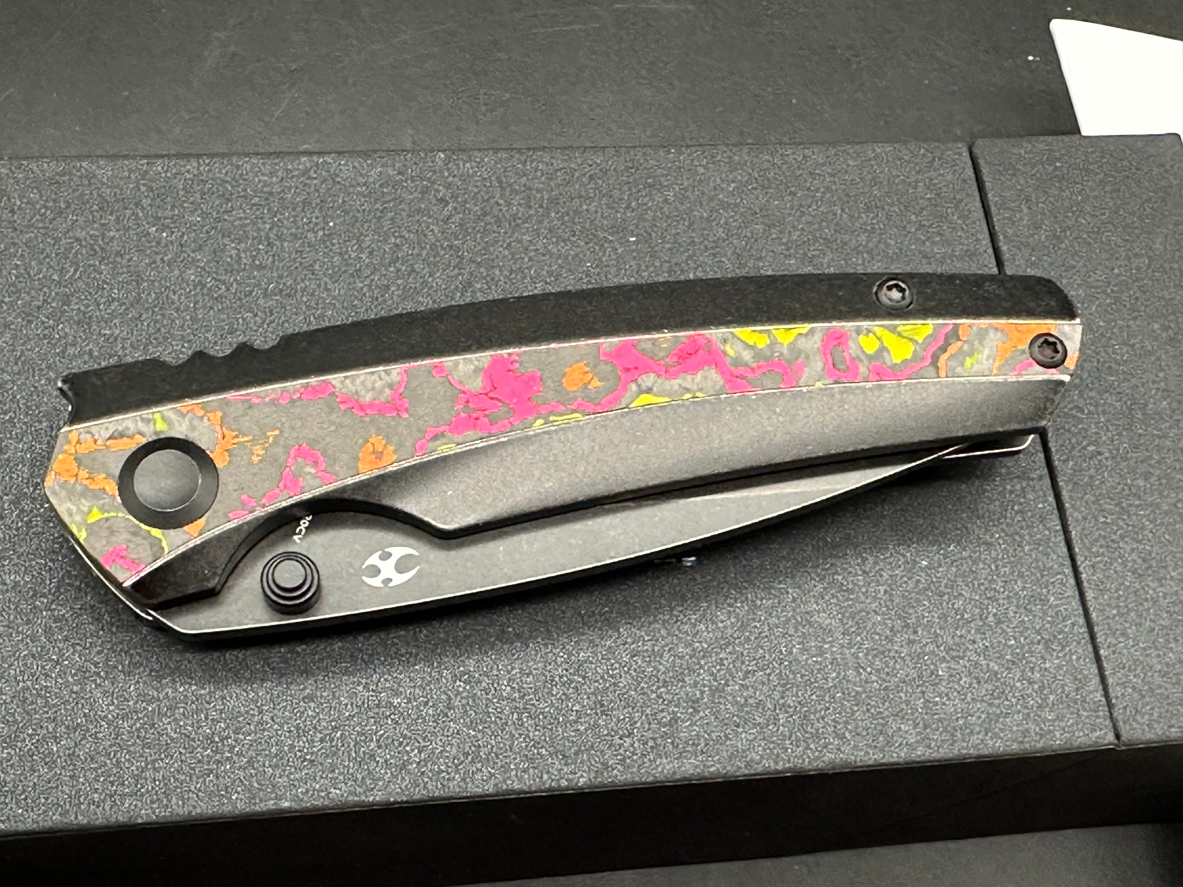 KANSEPT RAVEN BLACKWASH TITANIUM WTIH FLO PARTY CAMOCARBON HANDLE (3.13" CPM 20CV BLADE)