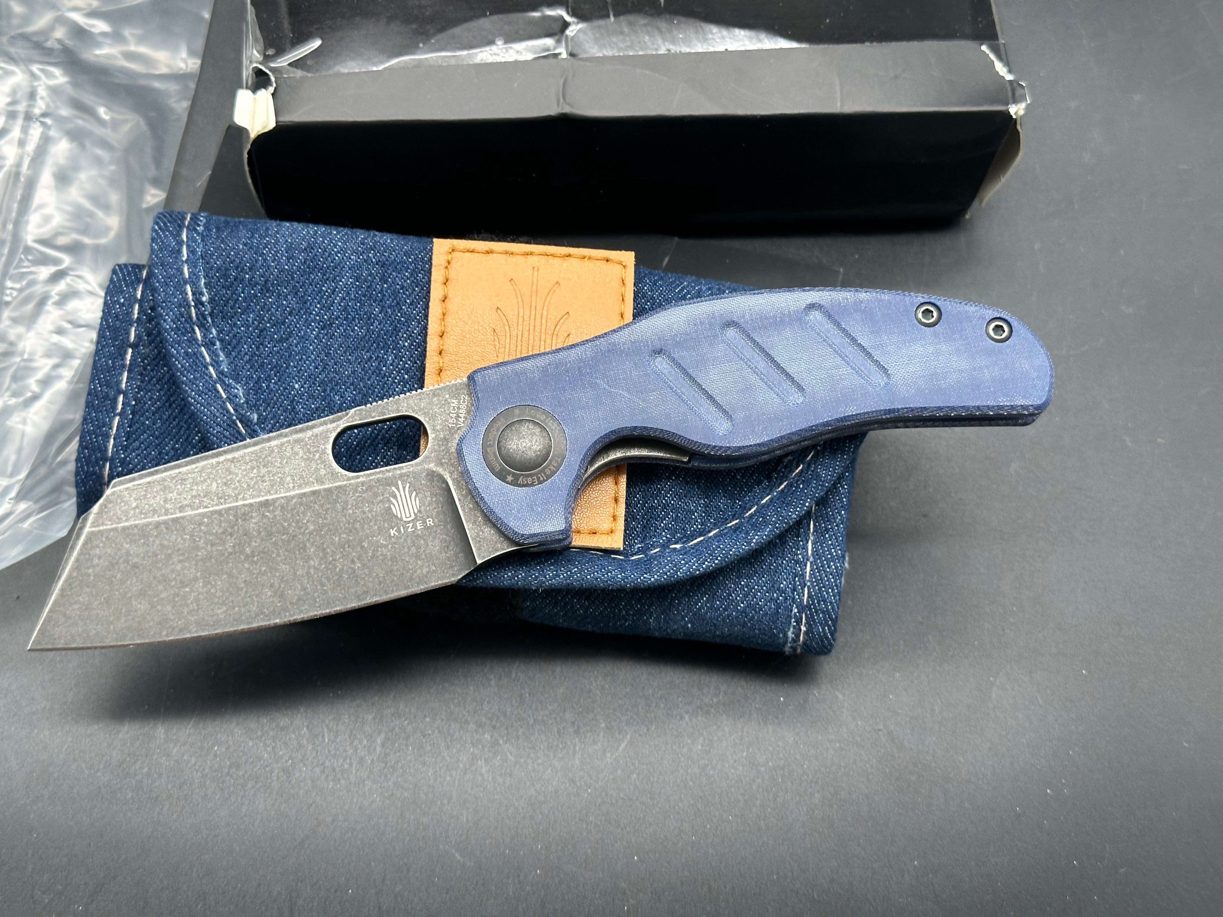 Kizer Sheepdog Liner Lock Thumb Hole Denim Micarta (3.25" Black SW)