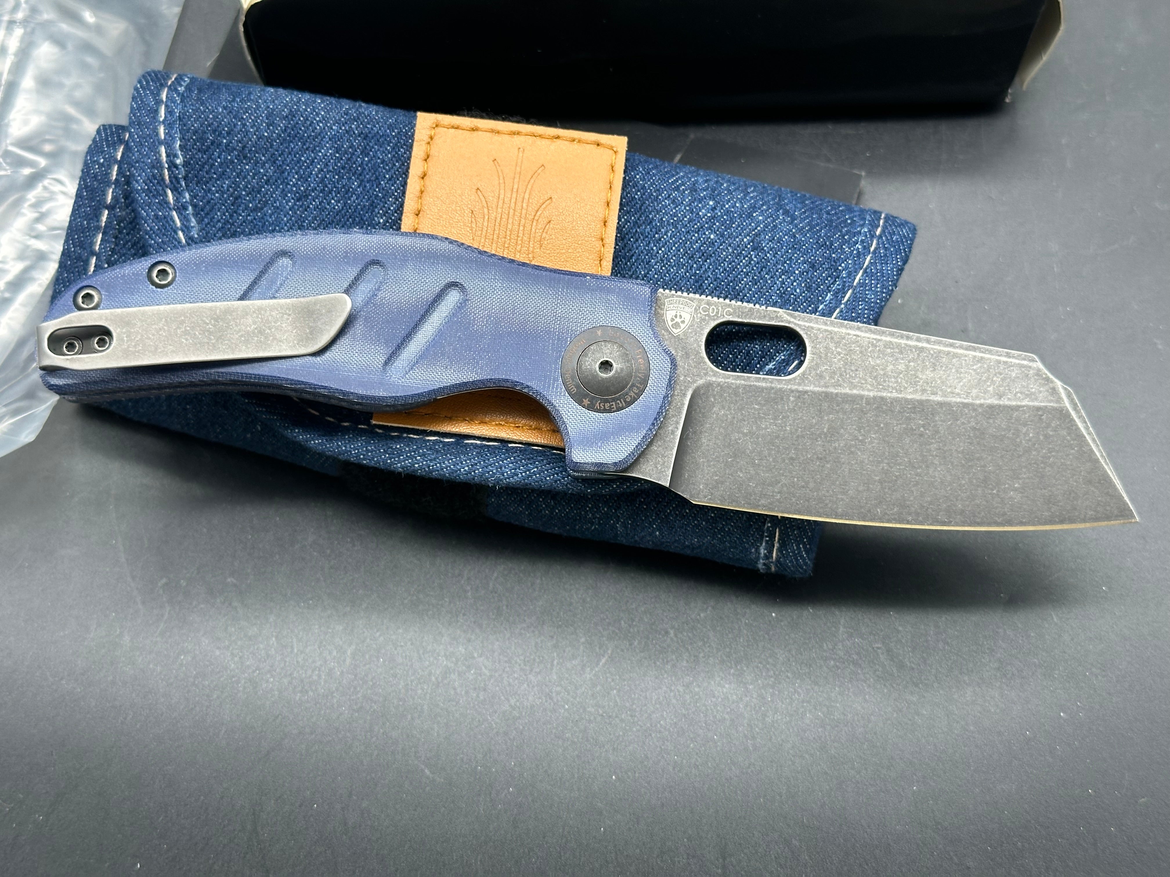 Kizer Sheepdog Liner Lock Thumb Hole Denim Micarta (3.25" Black SW)