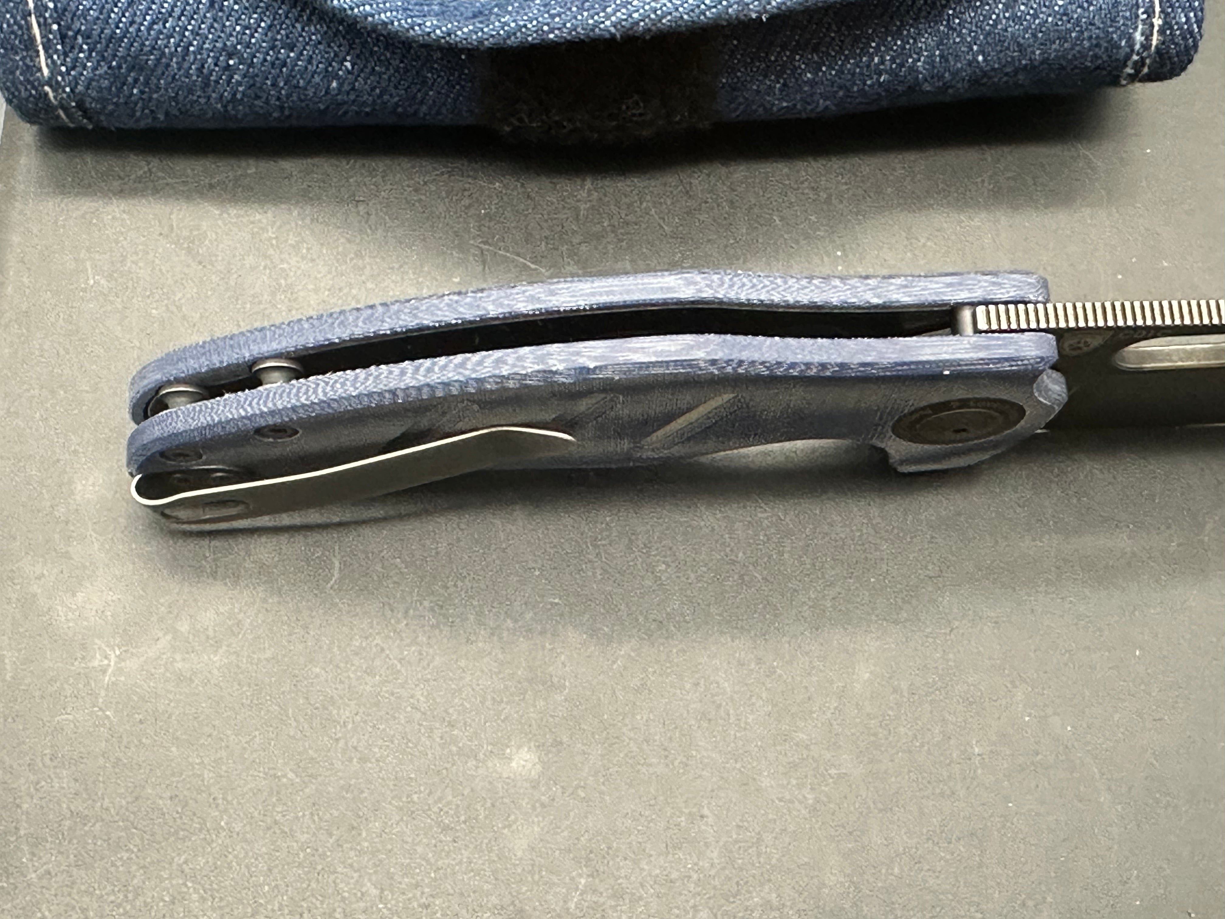 Kizer Sheepdog Liner Lock Thumb Hole Denim Micarta (3.25" Black SW)