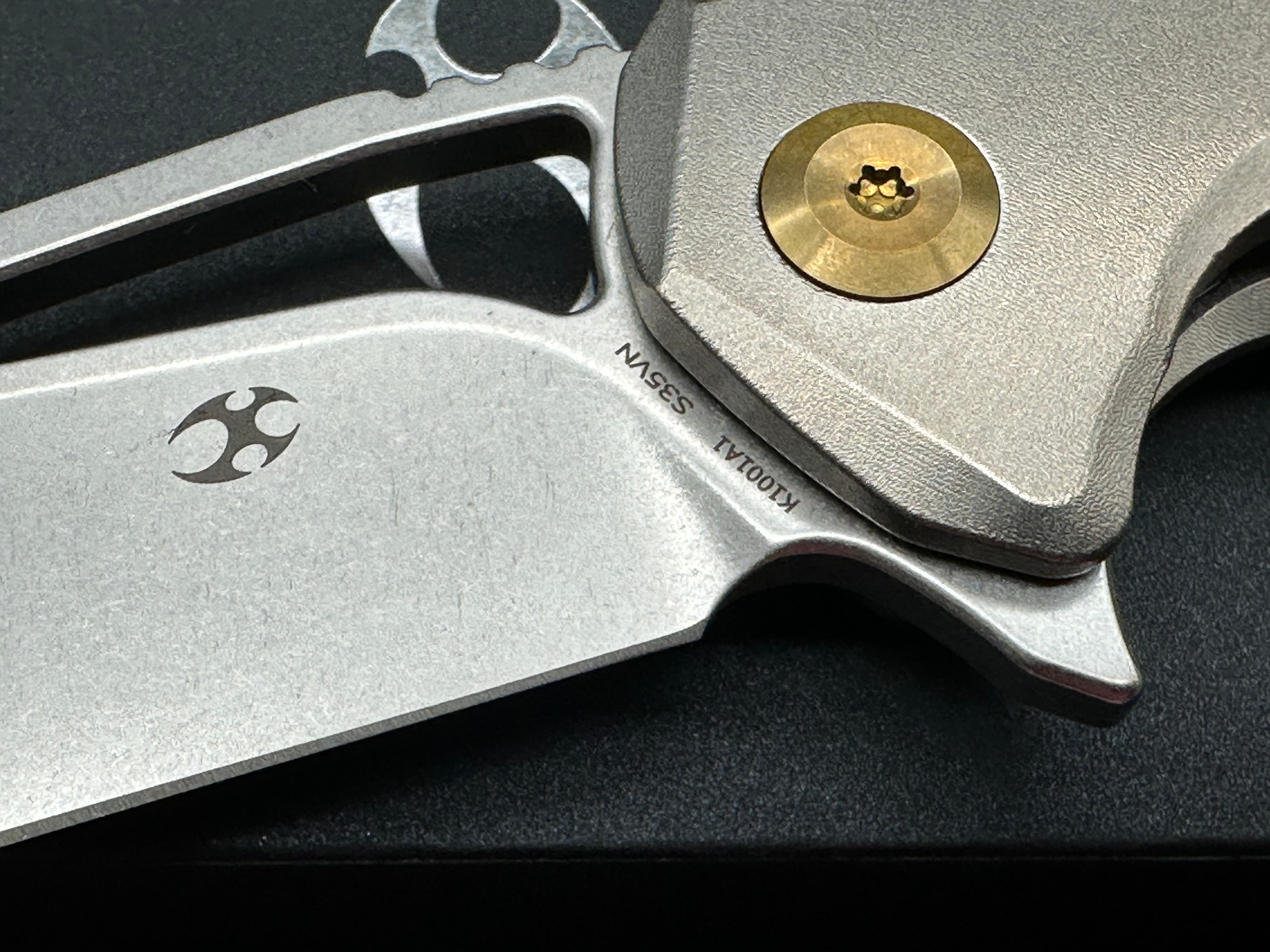 KANSEPT KRYO GRAY TITANIUM HANDLE S35VN DROP POINT PLAIN EDGE