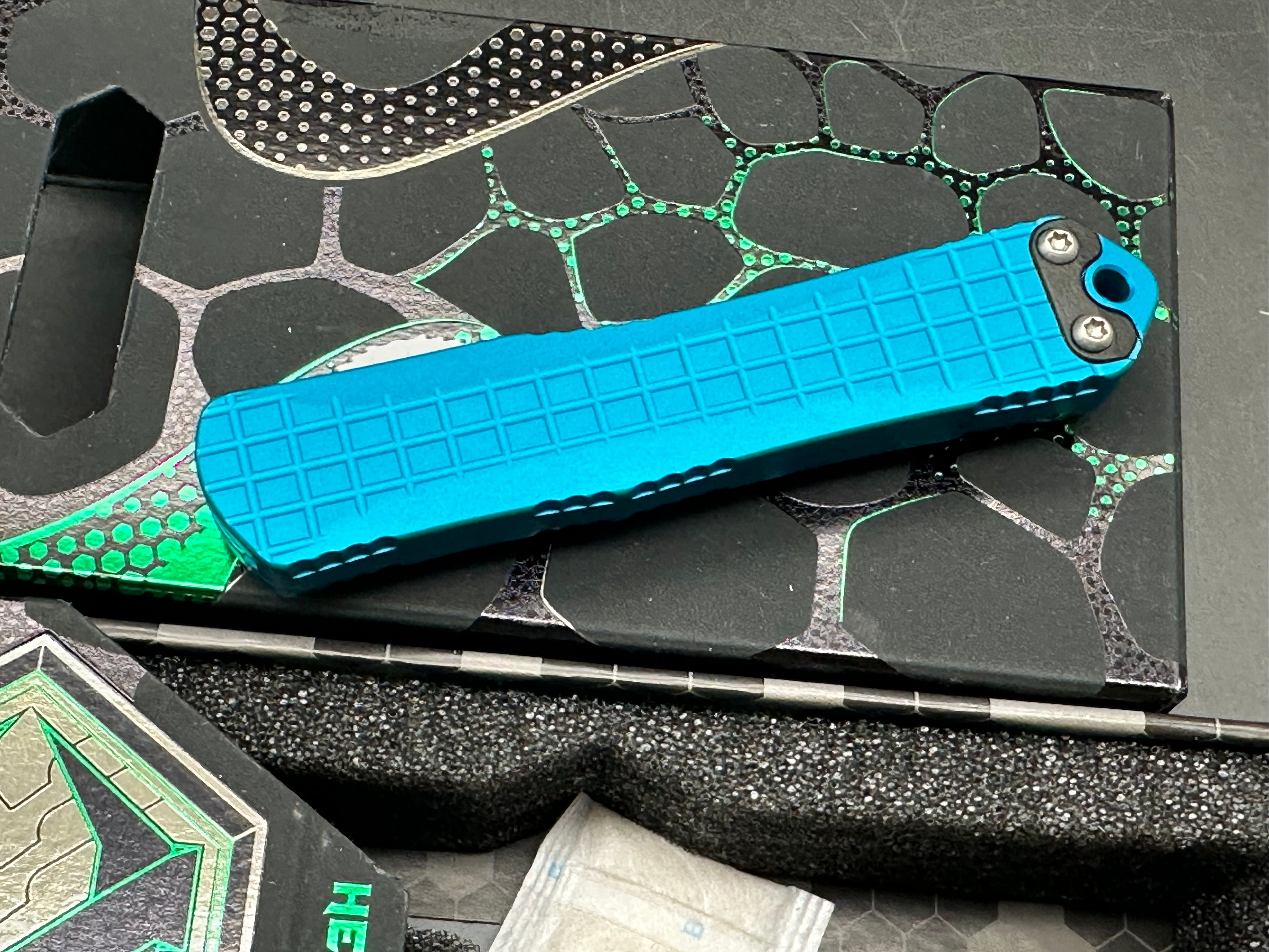 Heretic Knives Manticore S Bowie stonewashed / Turquoise / grenade grip