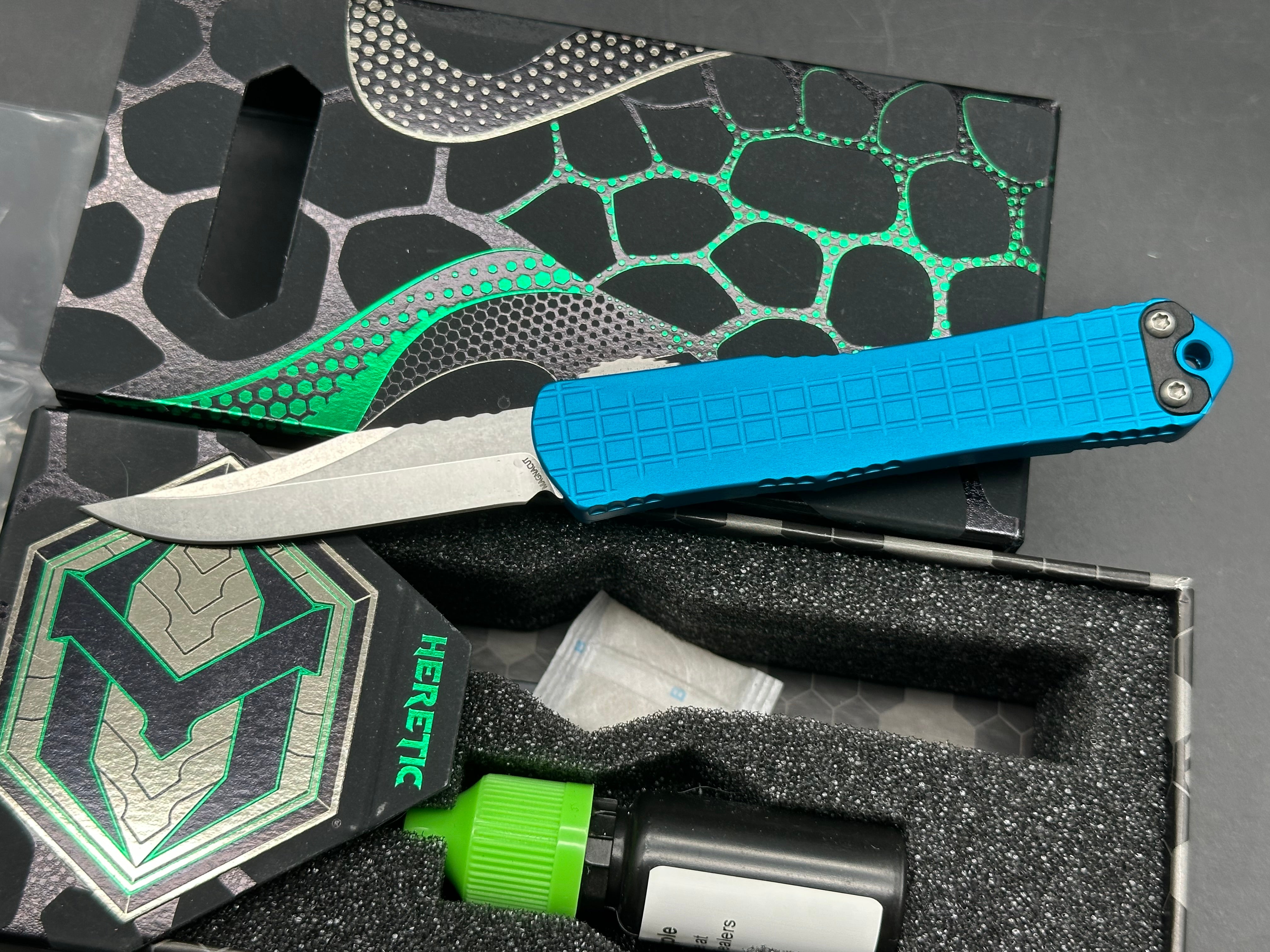 Heretic Knives Manticore S Bowie stonewashed / Turquoise / grenade grip