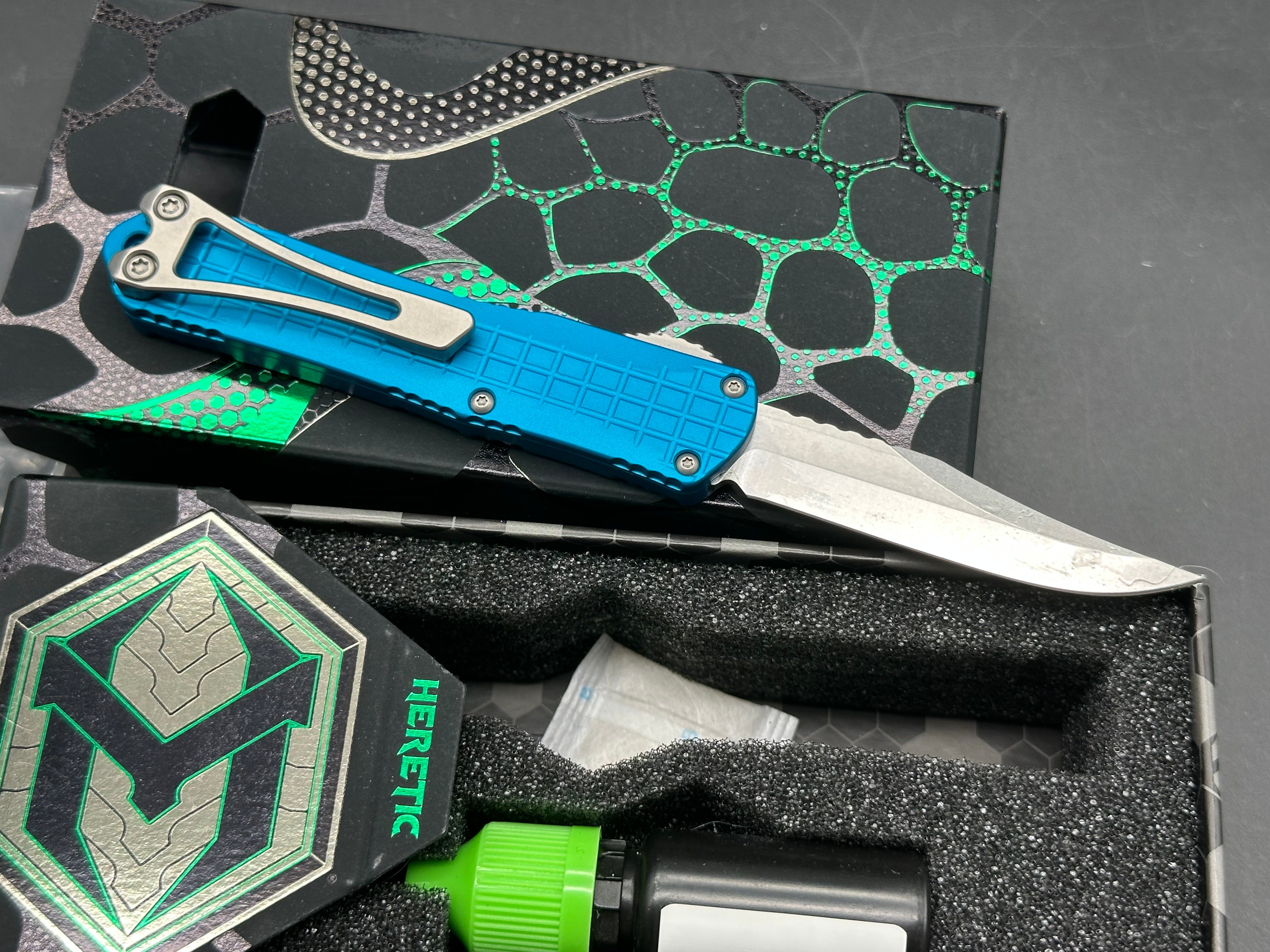 Heretic Knives Manticore S Bowie stonewashed / Turquoise / grenade grip