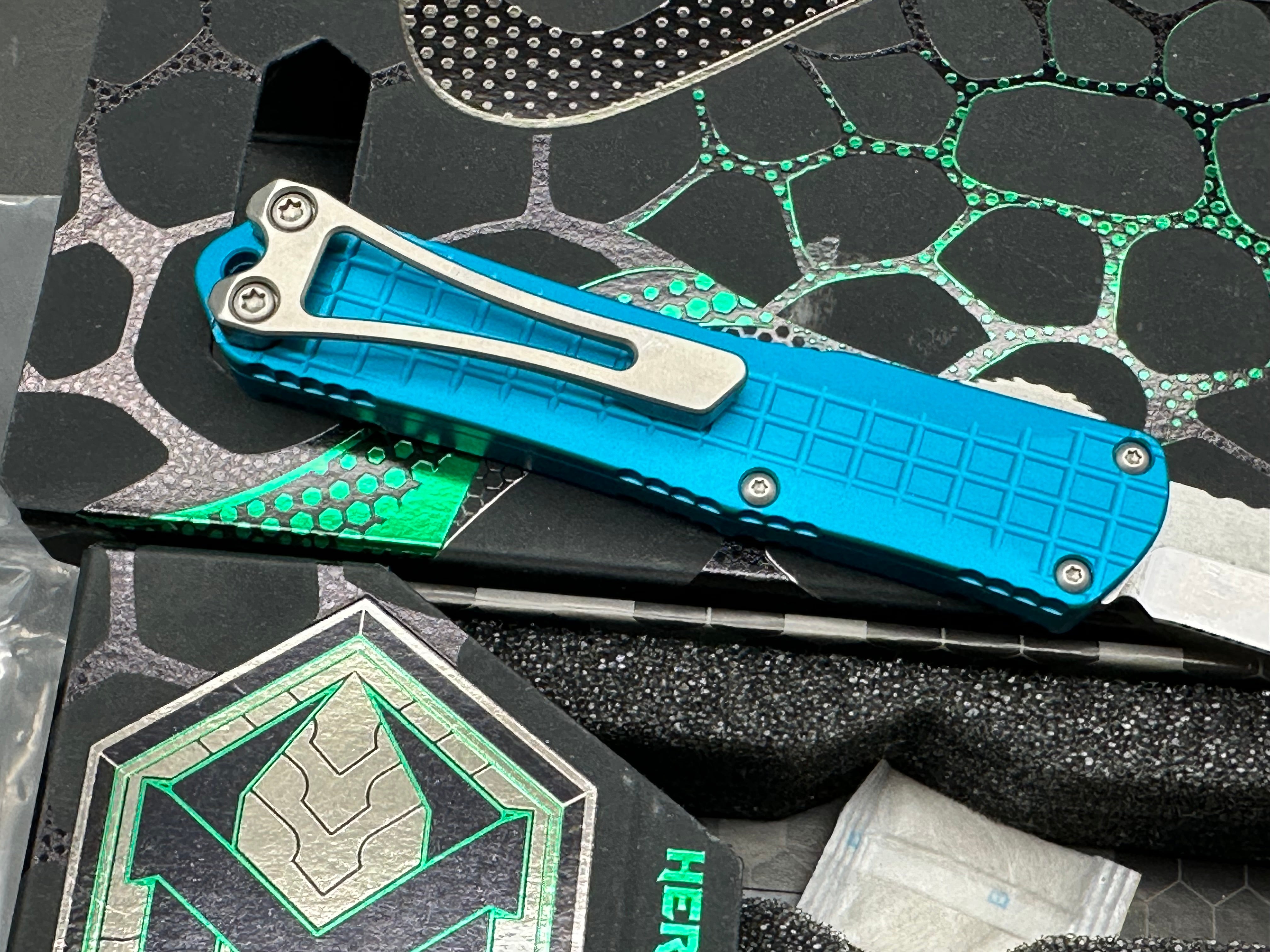 Heretic Knives Manticore S Bowie stonewashed / Turquoise / grenade grip
