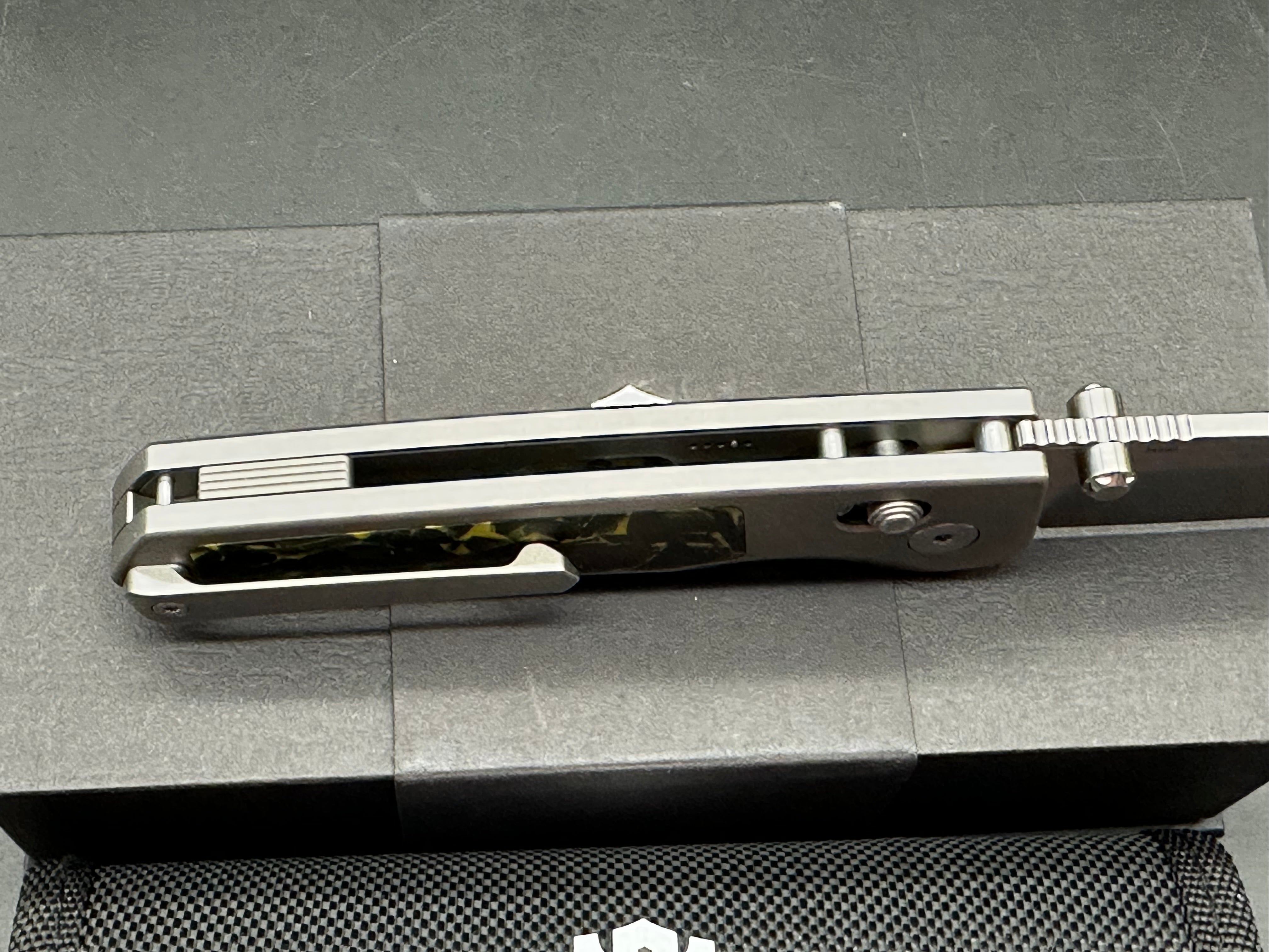 REMETTE RT-AURORA TITANIUM/YELLOW/CARBON FIBER HANDLE M390