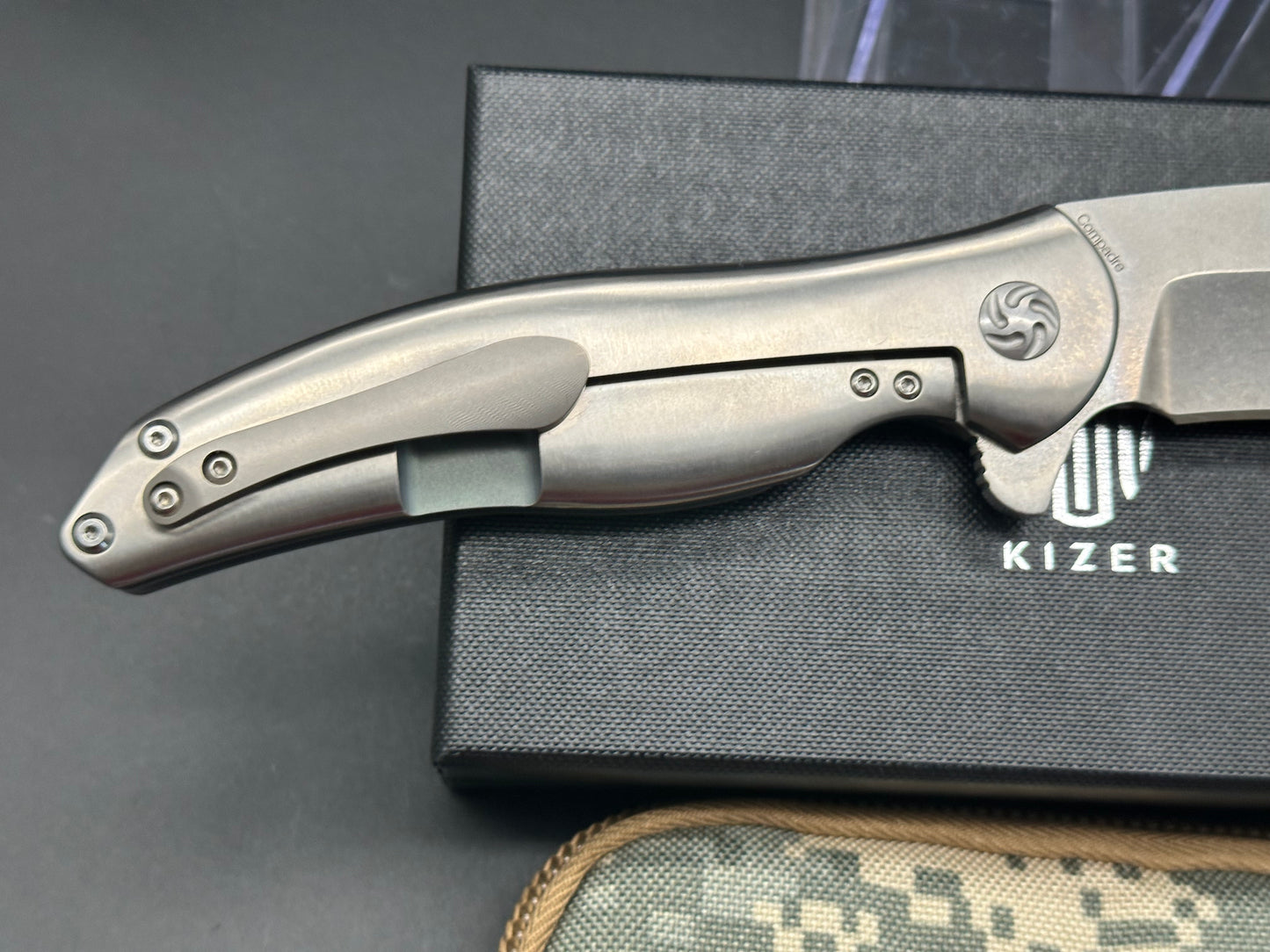 Kizer Compadre Flame Flipper Ki5465A2