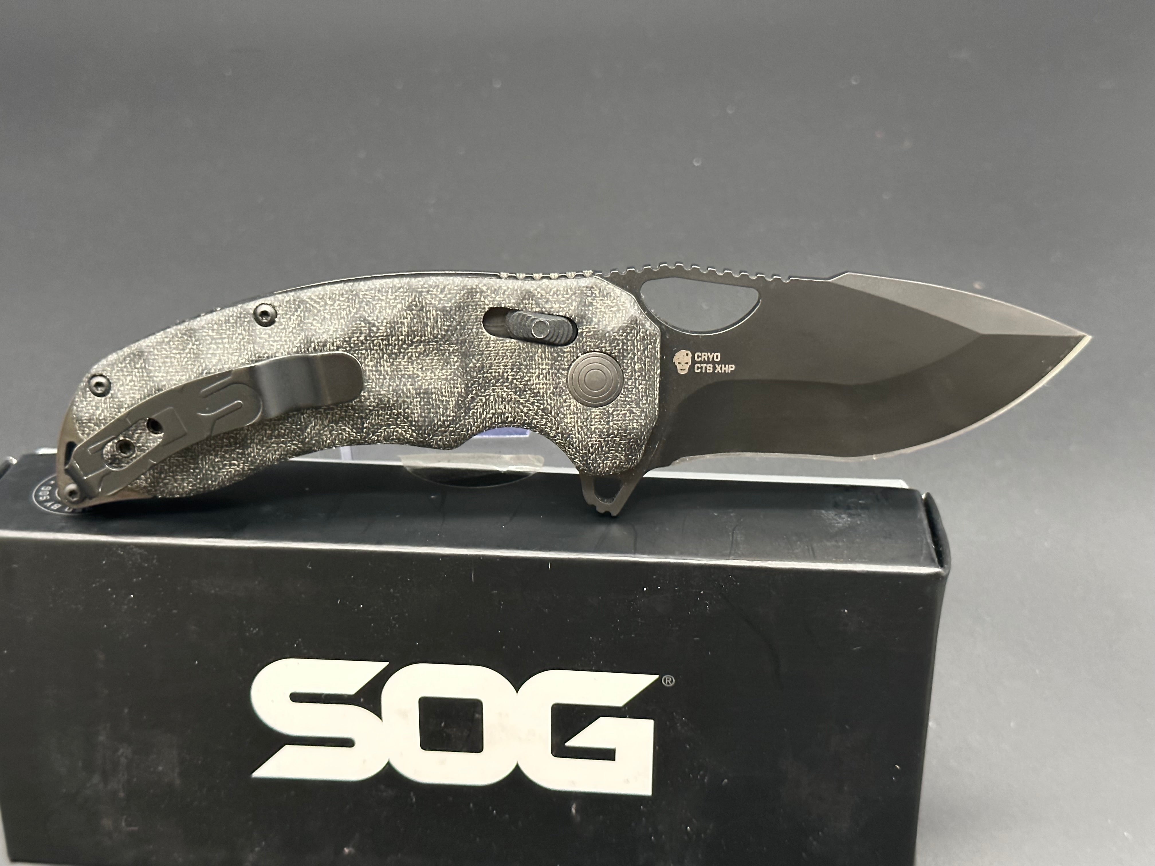 SOG Kiku XR Blackout black micarta handle