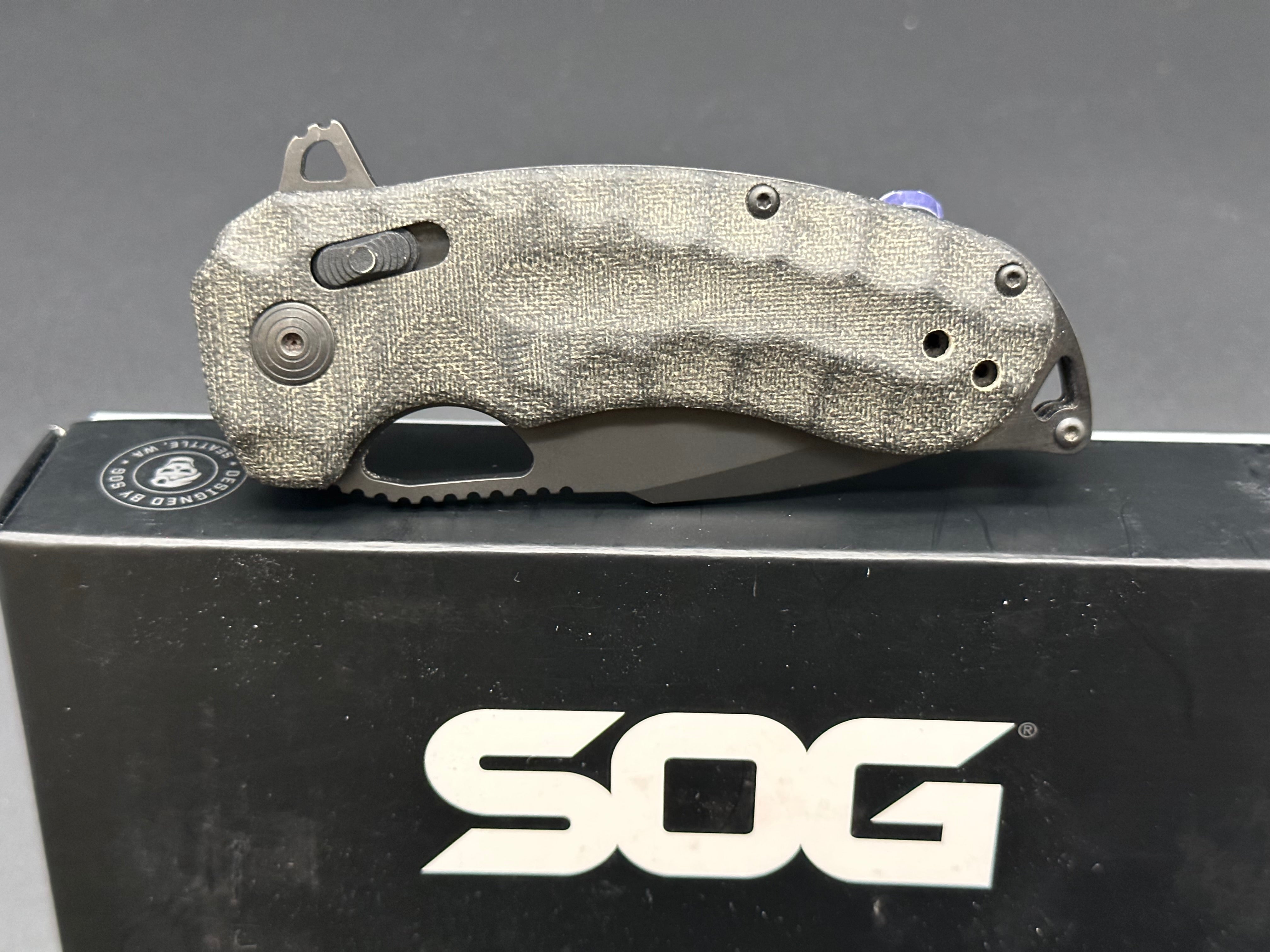 SOG Kiku XR Blackout black micarta handle