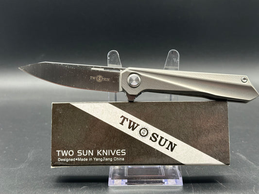 TwoSun TS69 titanium handle and D2 blade