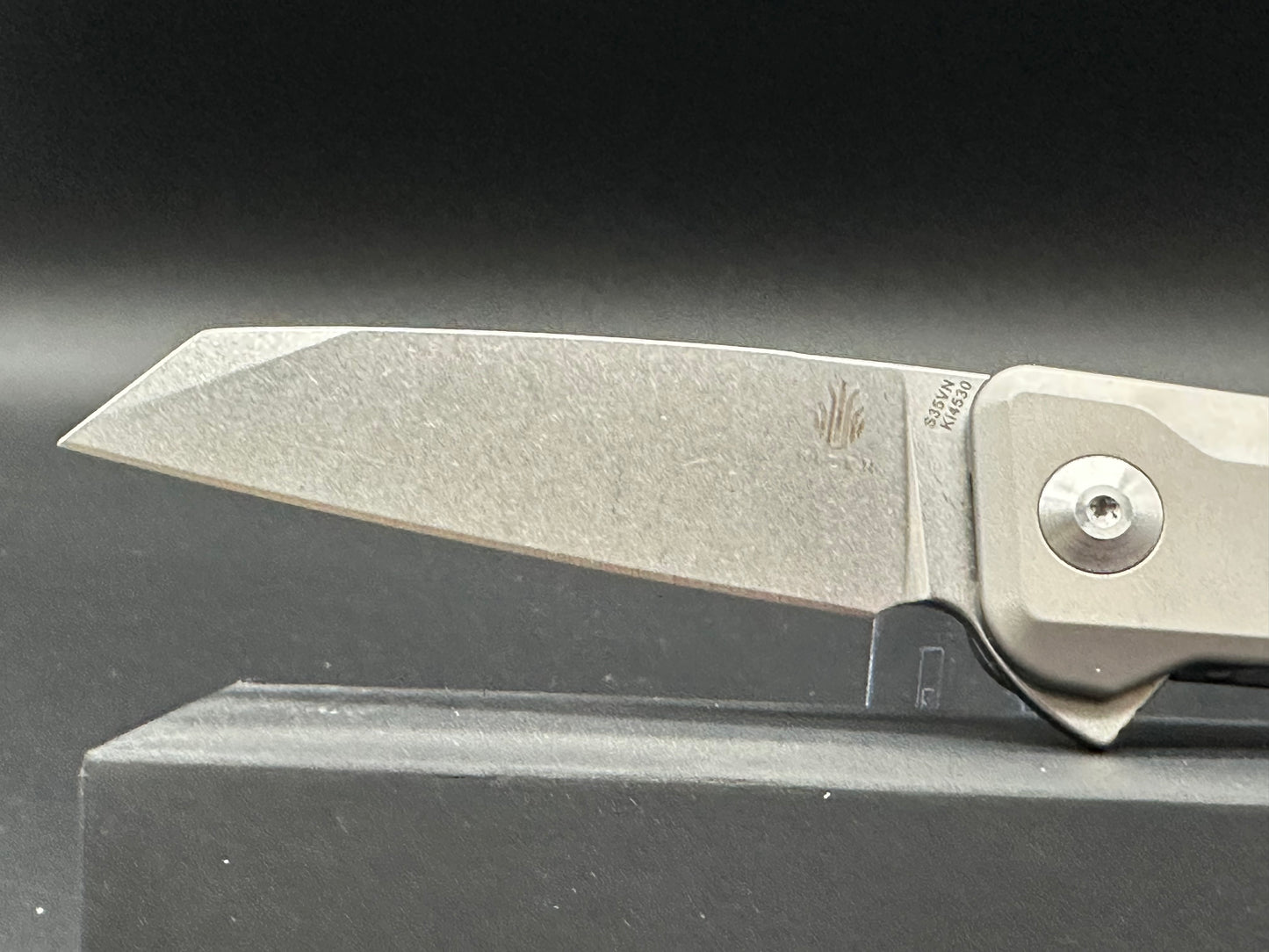 Kizer Quell Ki4530 S35VN Stonewash TI handle