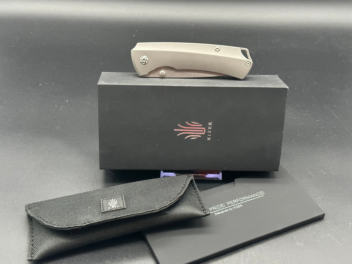 Kizer Hennicke T1 S35VN Stonewash, TI handle me