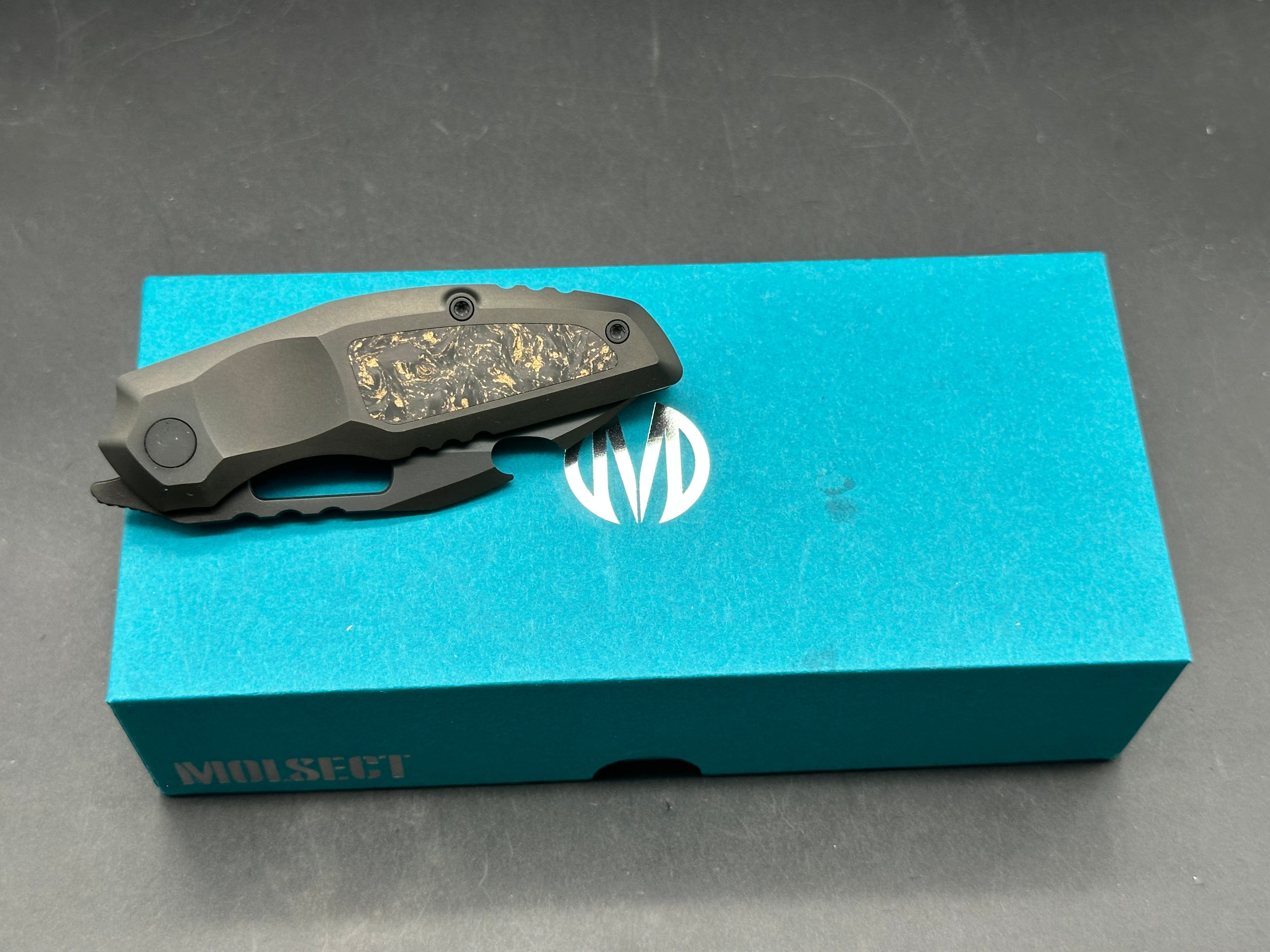 Molsect 808ATTACK - DLC CPM-S90V STEEL FRAME LOCK POCKET KNIFE MUC808AD - DLC TITANIUM+DARK MATTER GOLD CARBON FIBER