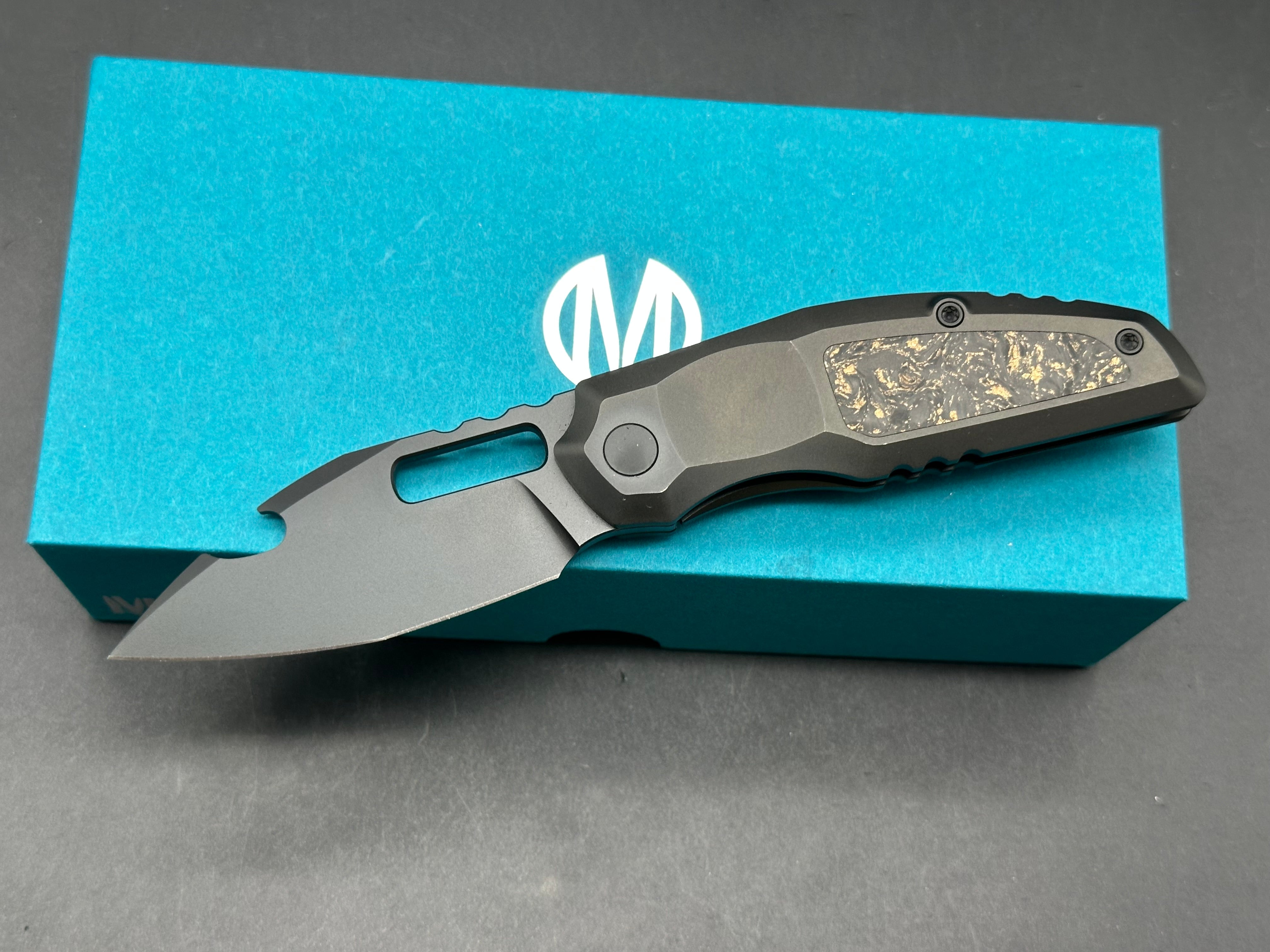 Molsect 808ATTACK - DLC CPM-S90V STEEL FRAME LOCK POCKET KNIFE MUC808AD - DLC TITANIUM+DARK MATTER GOLD CARBON FIBER