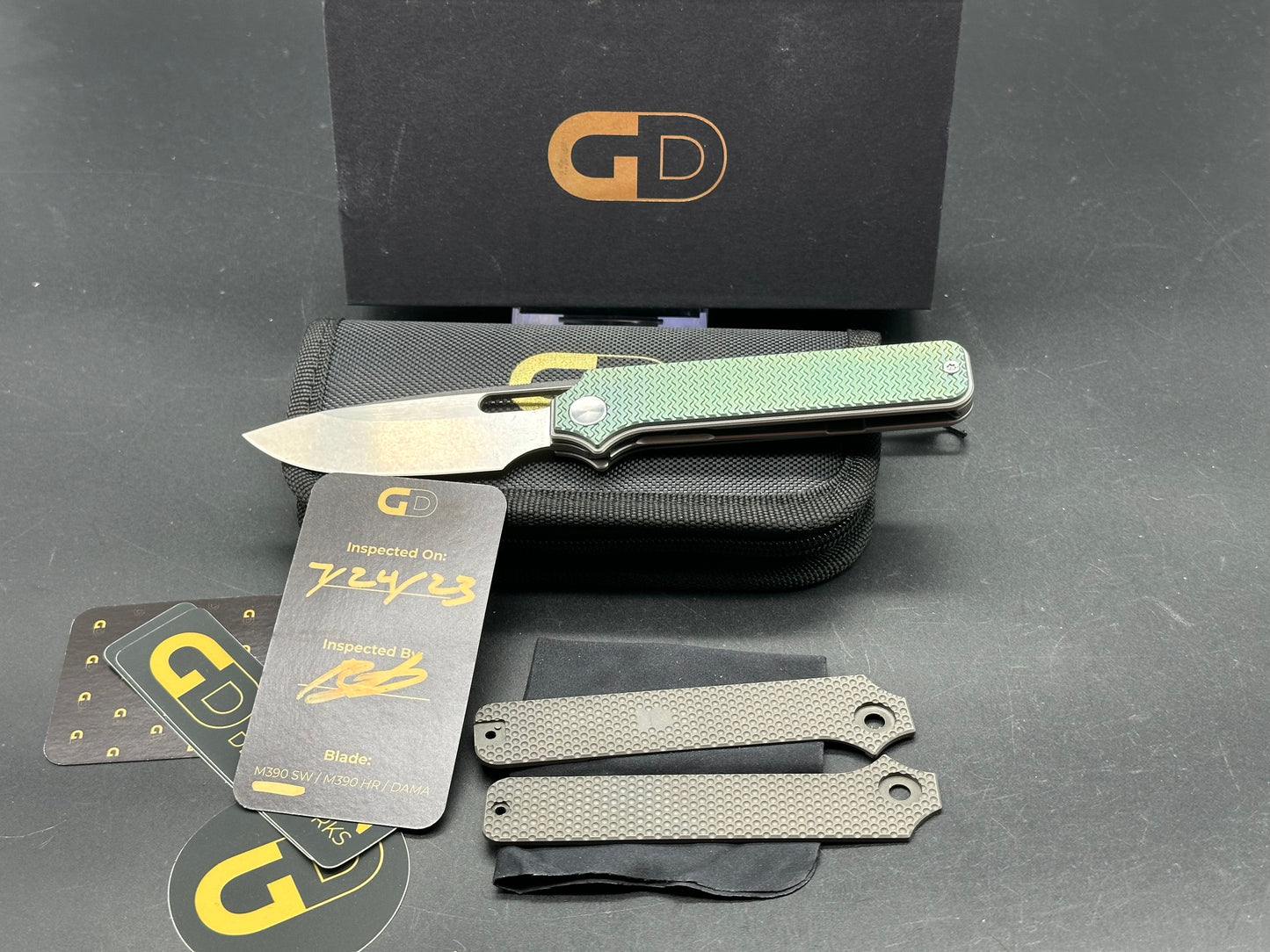 Golden Design The Standard Green Titanium scales w/M390 blade (Extra scales)