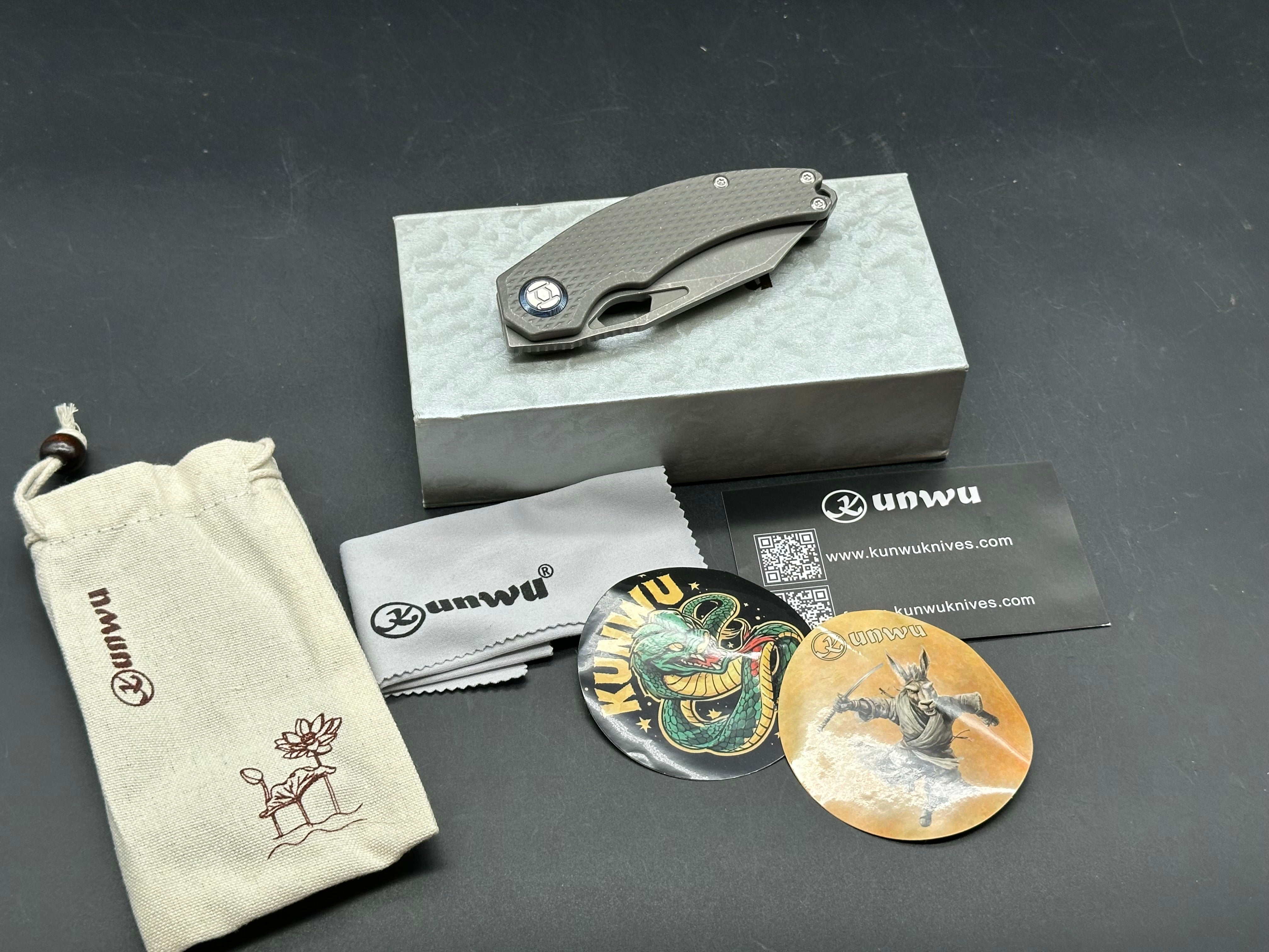 Kunwu Compadre 2.95" Vanax Stonewash Blade with Stonewash Diamond Textured Titanium Scales