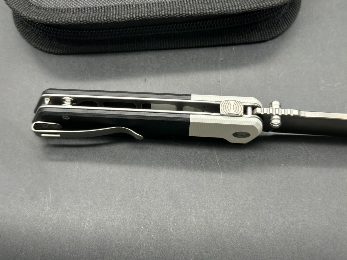 CIVIVI ZYGON WHITE/BLACK G-10 HANDLE NITRO-V PLAIN EDGE SATIN FINISH