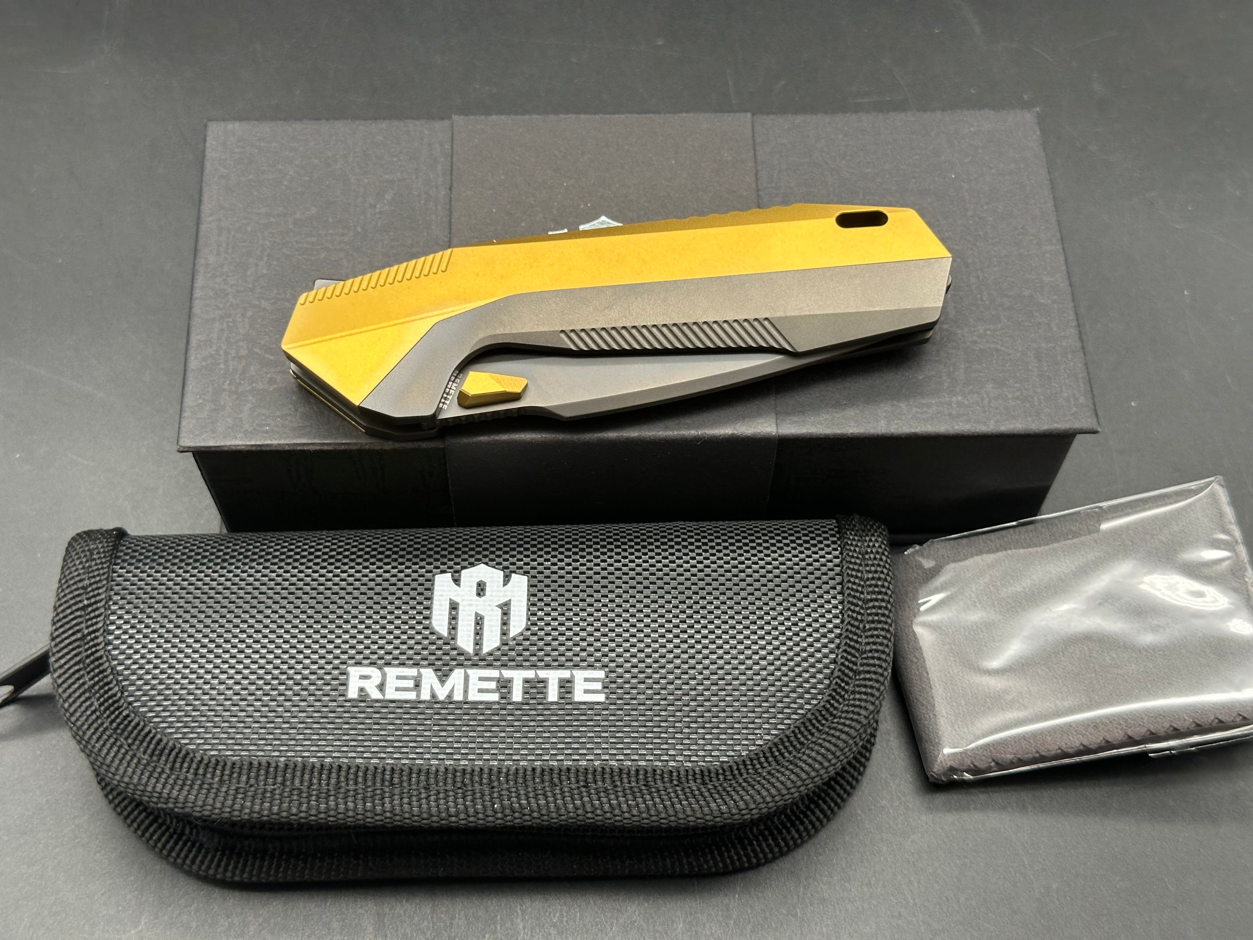 REMETTE RT-WK1-G FOLDING KNIFE BLACK DLC/GOLD TITANIUM HANDLE M390 DROP POINT PLAIN