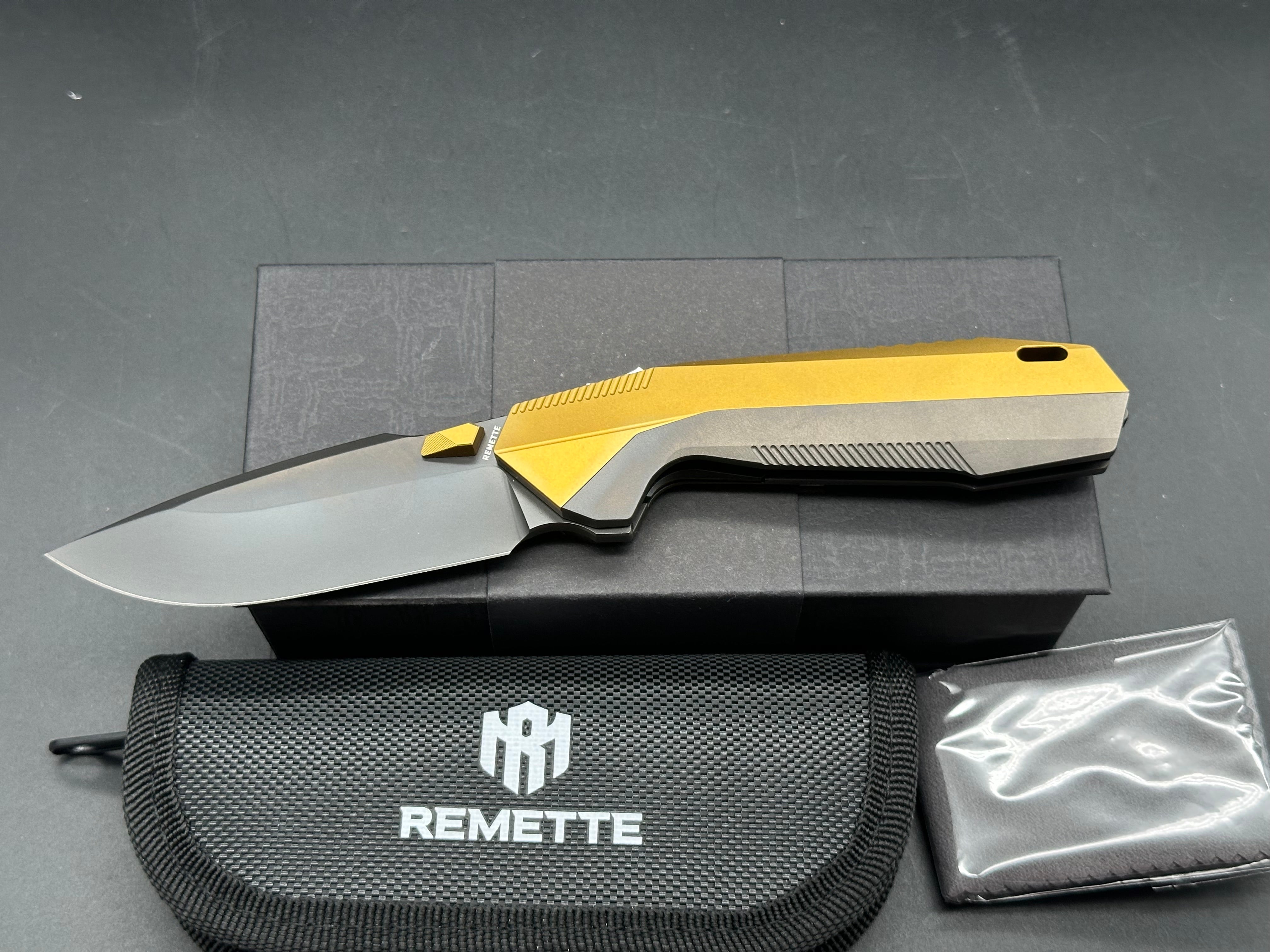 REMETTE RT-WK1-G FOLDING KNIFE BLACK DLC/GOLD TITANIUM HANDLE M390 DROP POINT PLAIN