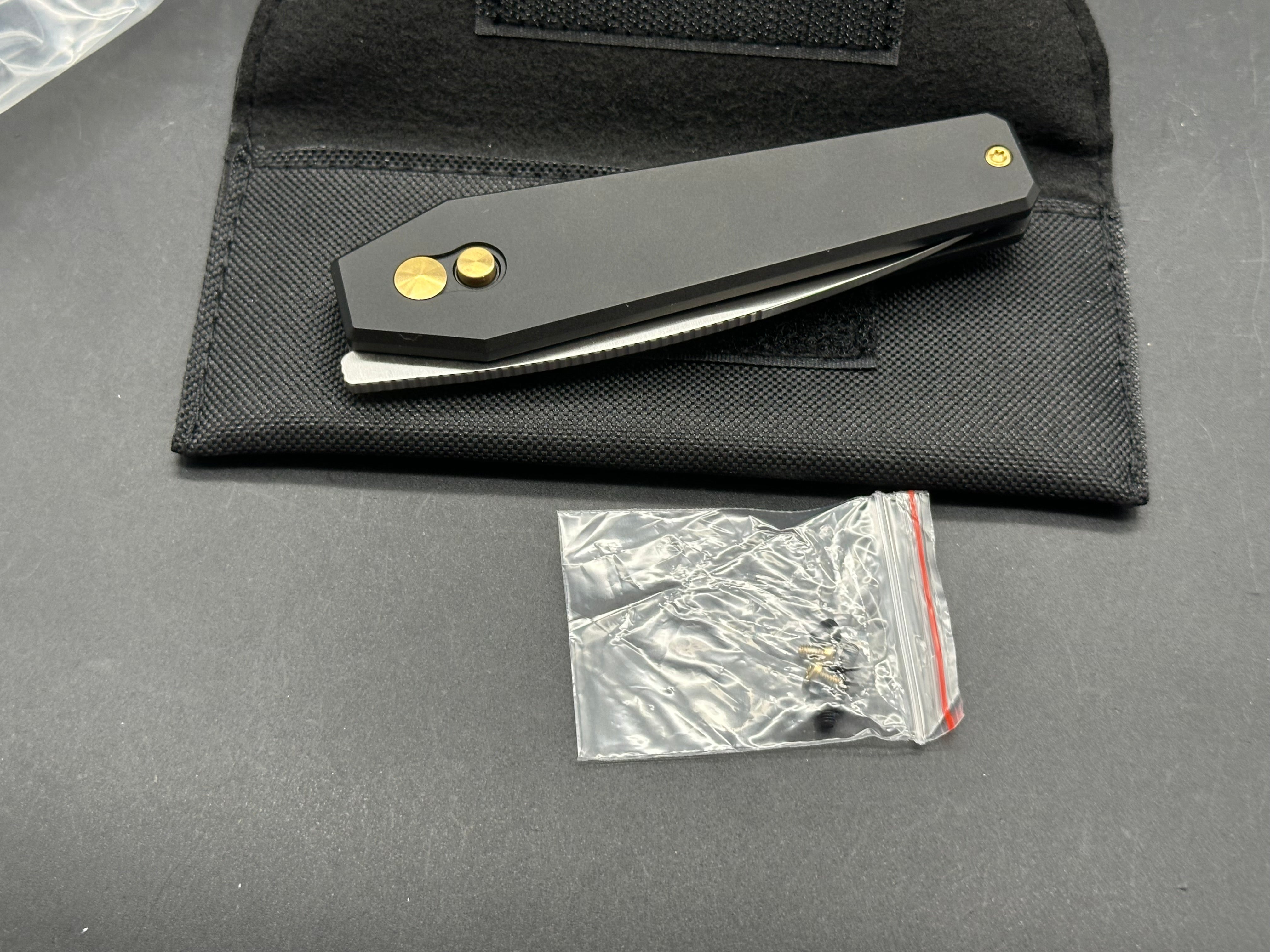 KIZER TOMB BLACK ALUMINUM HANDLE NITRO-V PLAIN EDGE