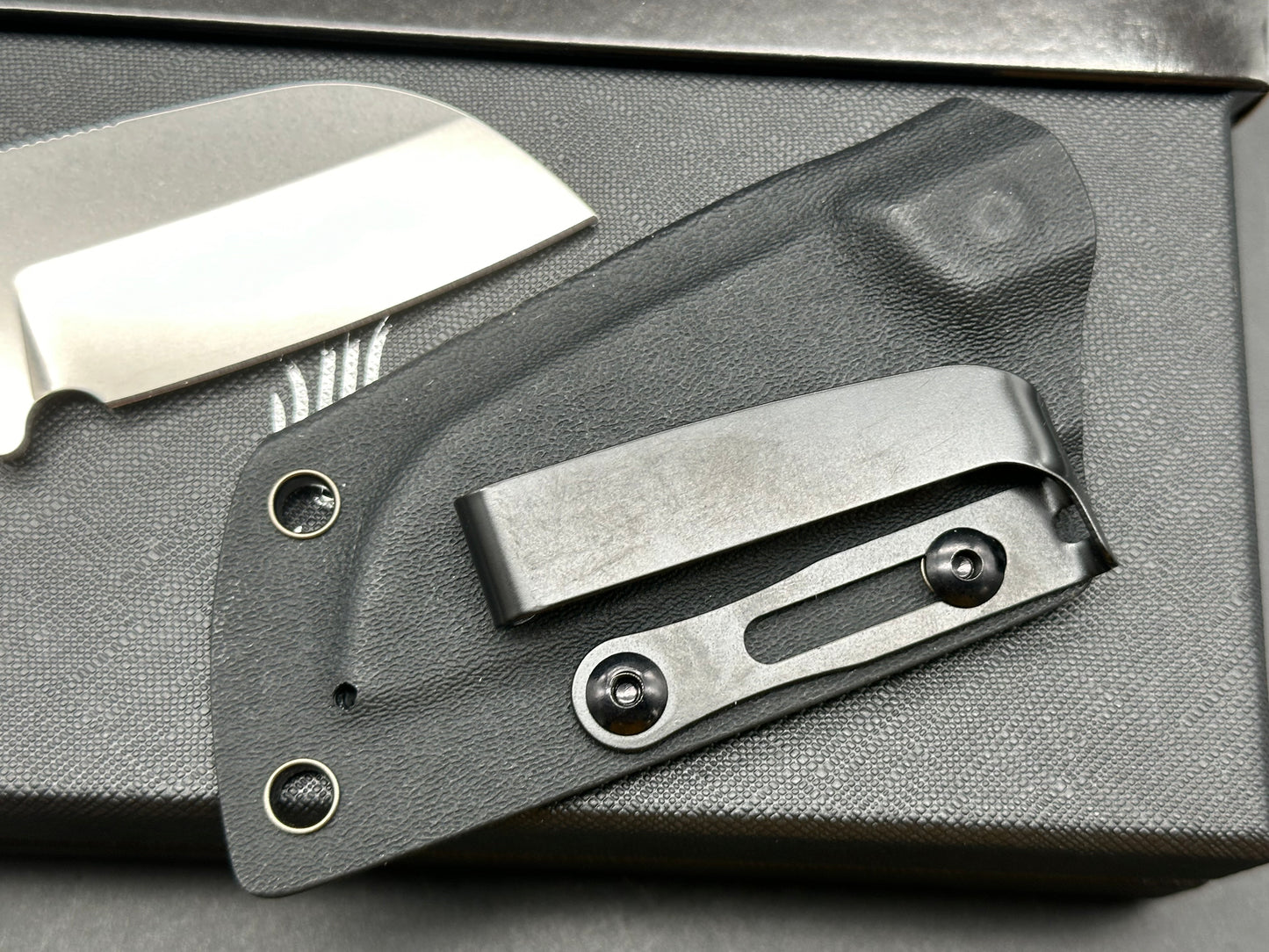 Kizer Deckhand fixed blade