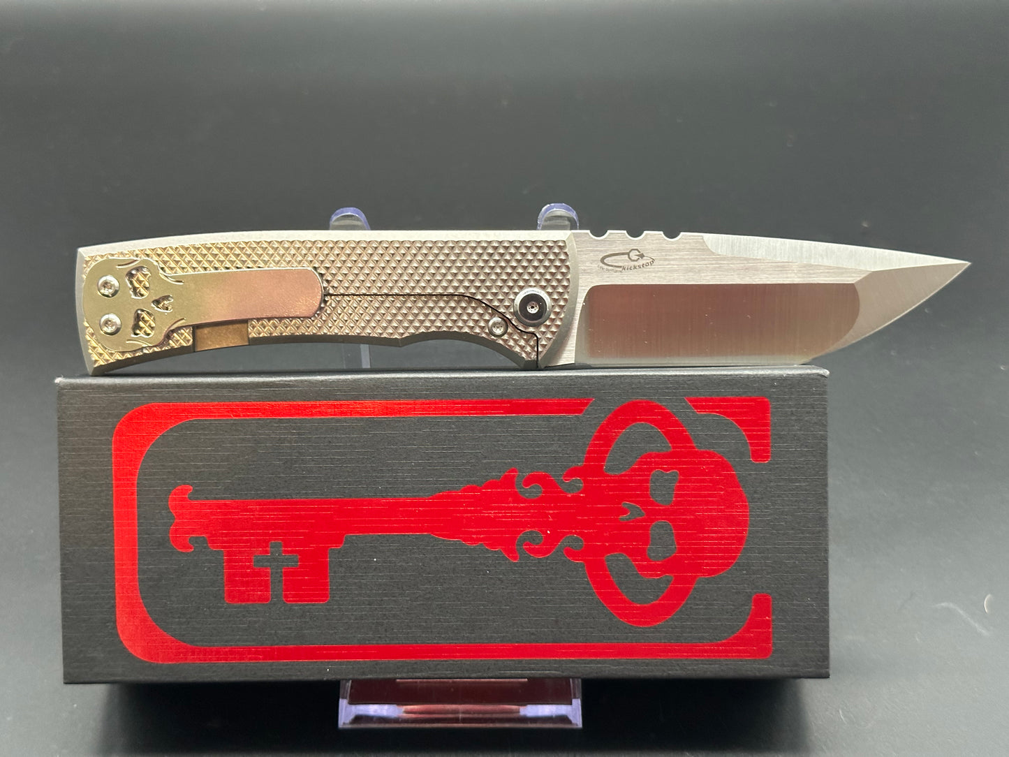 CHAVES KICKSTOP 229 Ti monochromatic crosshatch scales