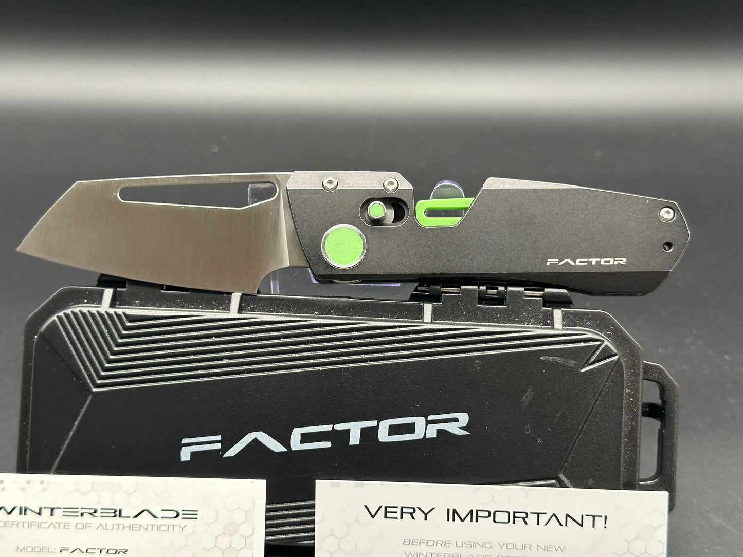 WinterBlade Co Factor titanium/CF handle w/M390 blade