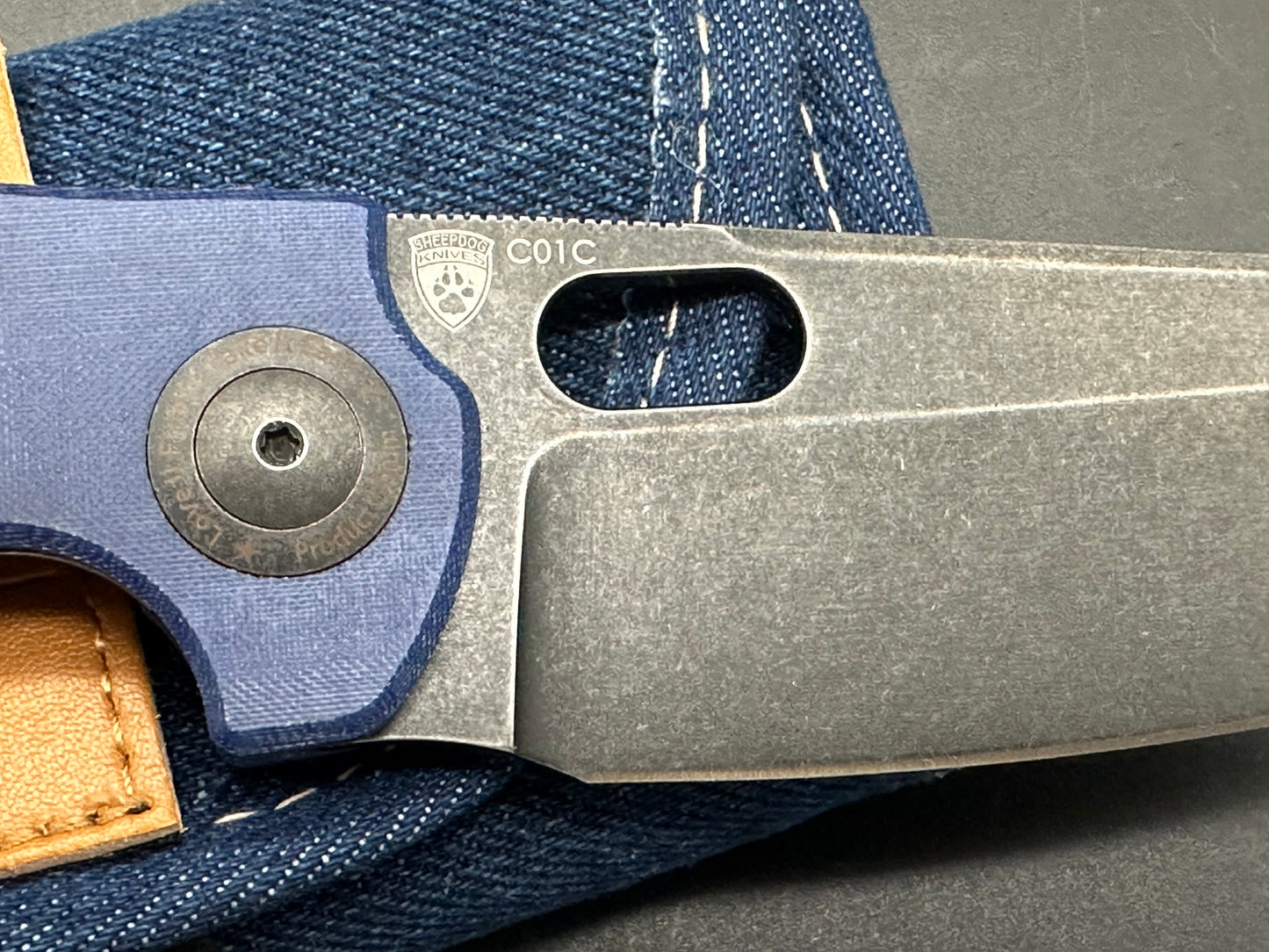 Kizer Sheepdog Liner Lock Thumb Hole Denim Micarta (3.25" Black SW)