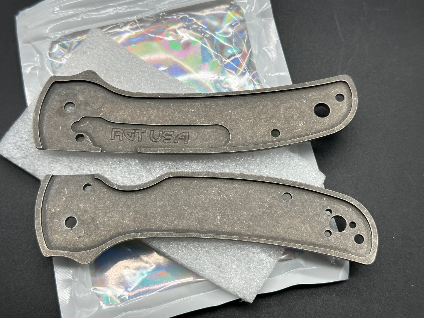 Spyderco Shaman RGT titanium featherweight skinny scales