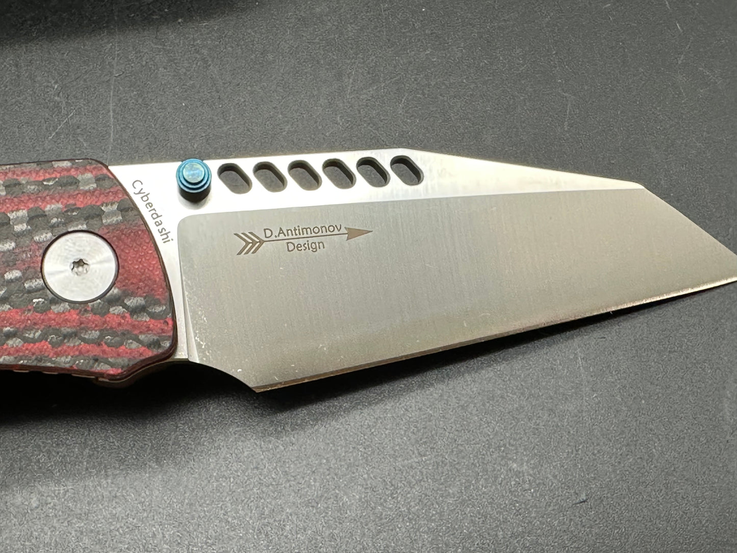 SHIELDON CYBERDASHI POCKET KNIFE 154CM BLADE BLACK & RED CARBON FIBER