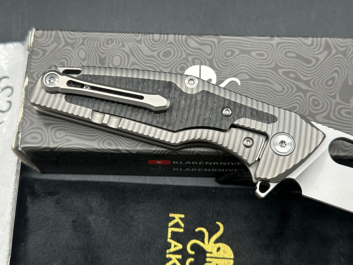 Klaken Sigund B06, 3.23" Bead Blasted 14C28N Drop Point Blade with Bead Blasted Titanium-Carbon FIber Inlay Scales