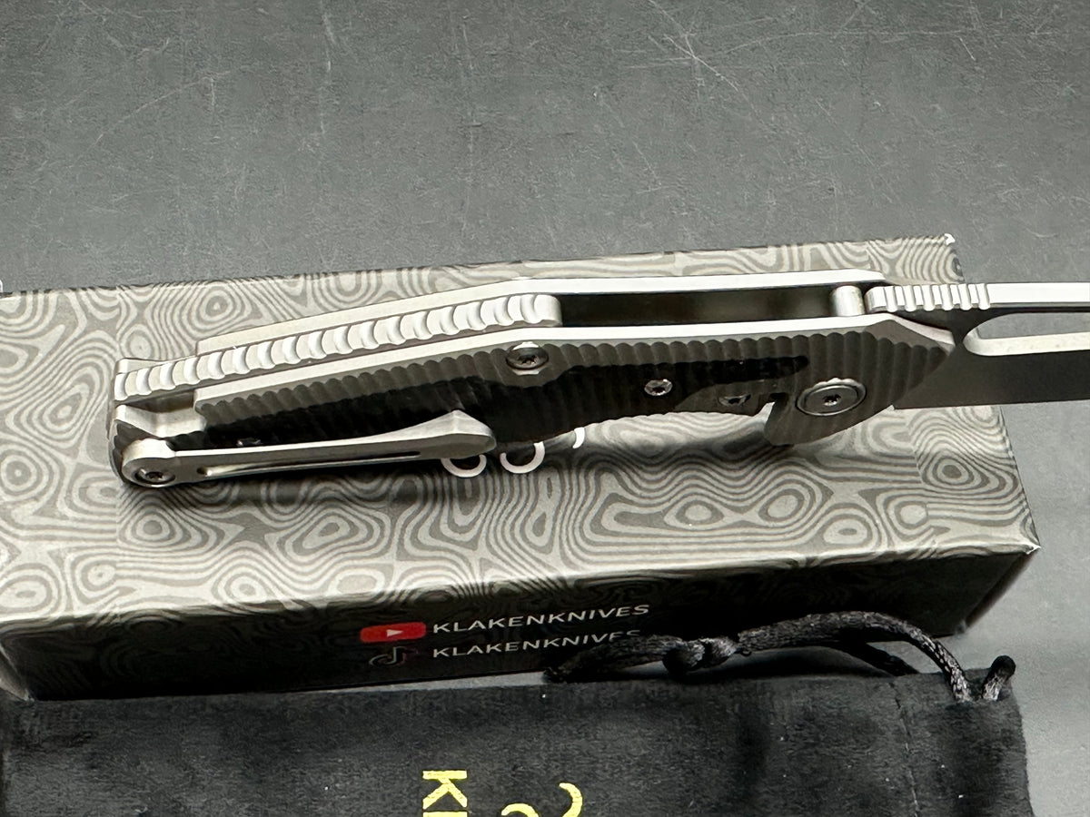 Klaken Sigund B06, 3.23" Bead Blasted 14C28N Drop Point Blade with Bead Blasted Titanium-Carbon FIber Inlay Scales