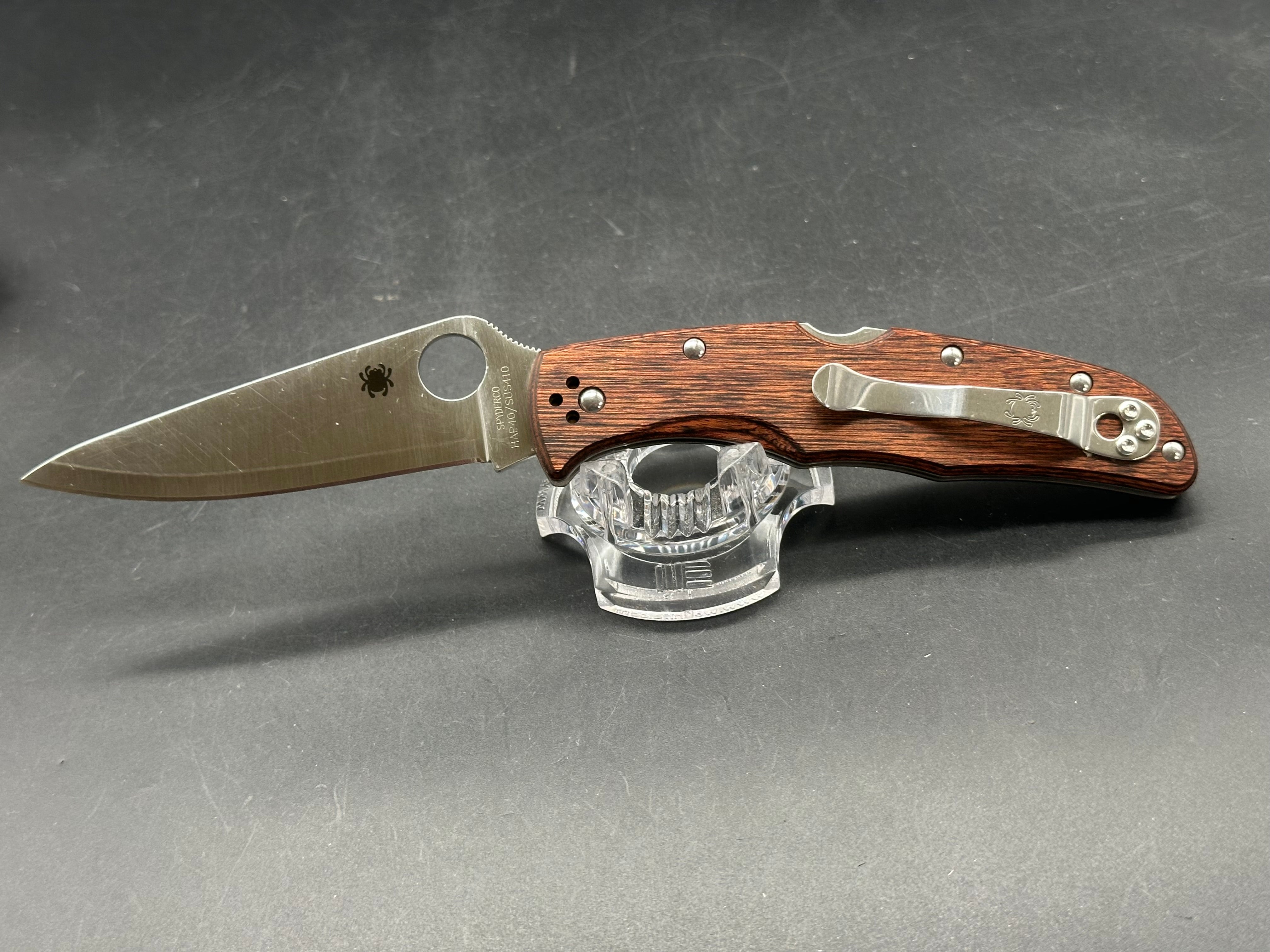 Spyderco Endura Pakkawood Hap40/SUS410, light scratches on blade