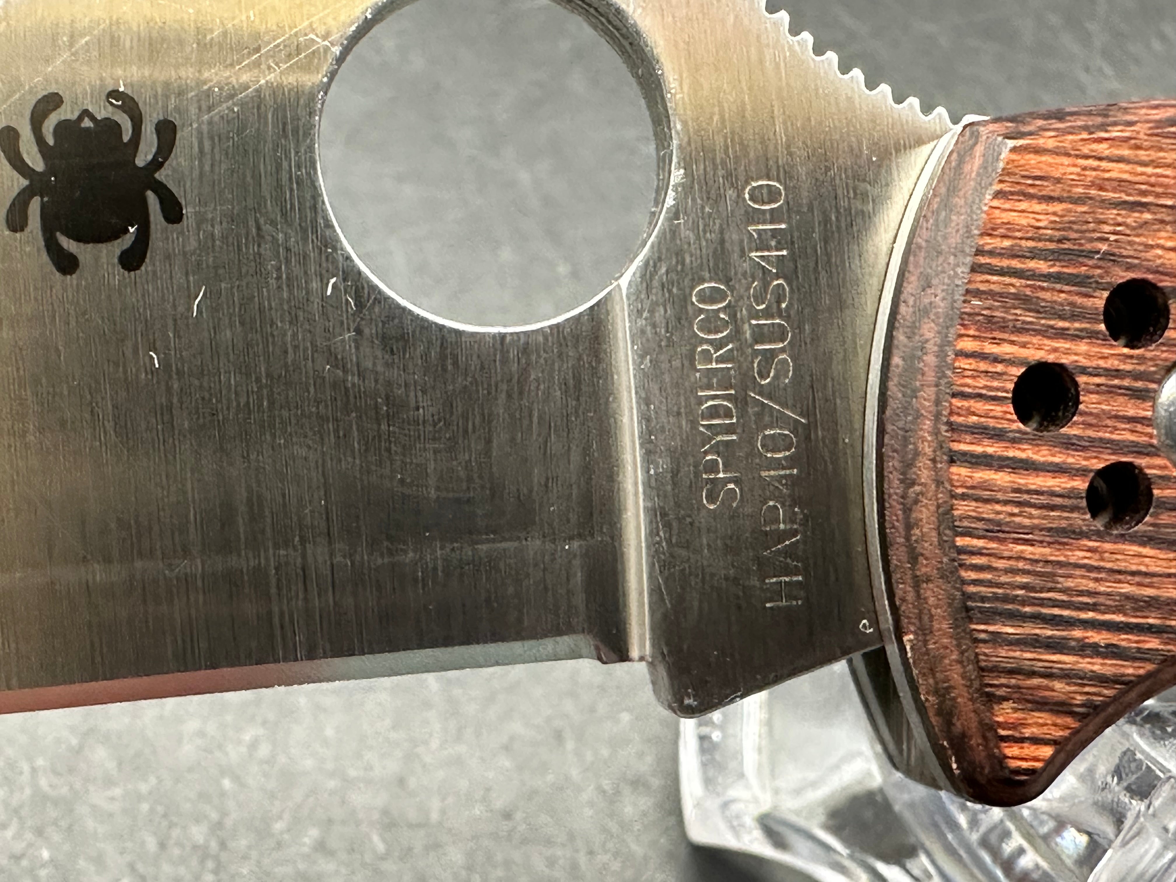 Spyderco Endura Pakkawood Hap40/SUS410, light scratches on blade