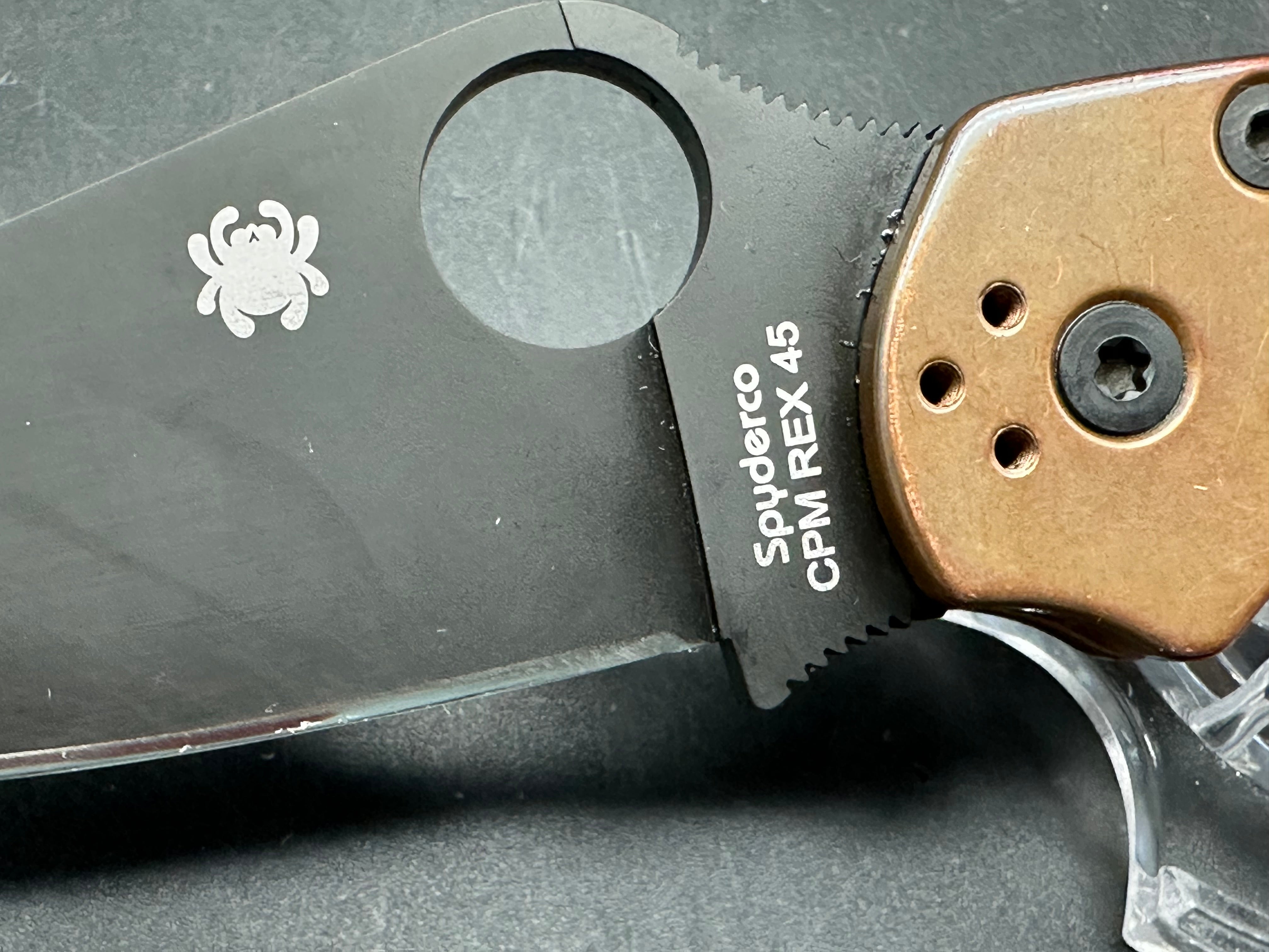 Spyderco PM2 CPM REX 45 Bronze Copper Scales, patina on scales