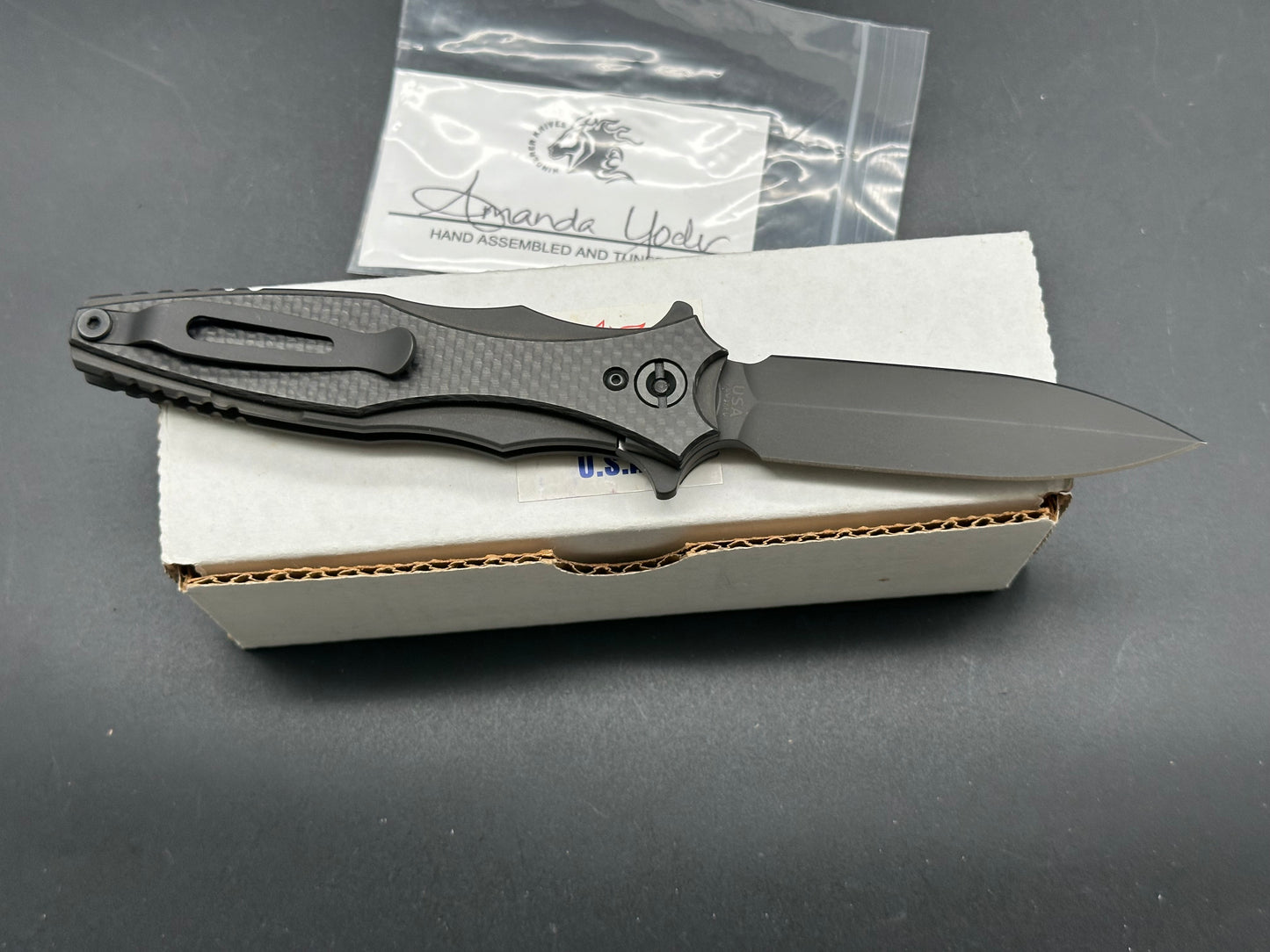 Hinderer Maximus blackout w/CF scales