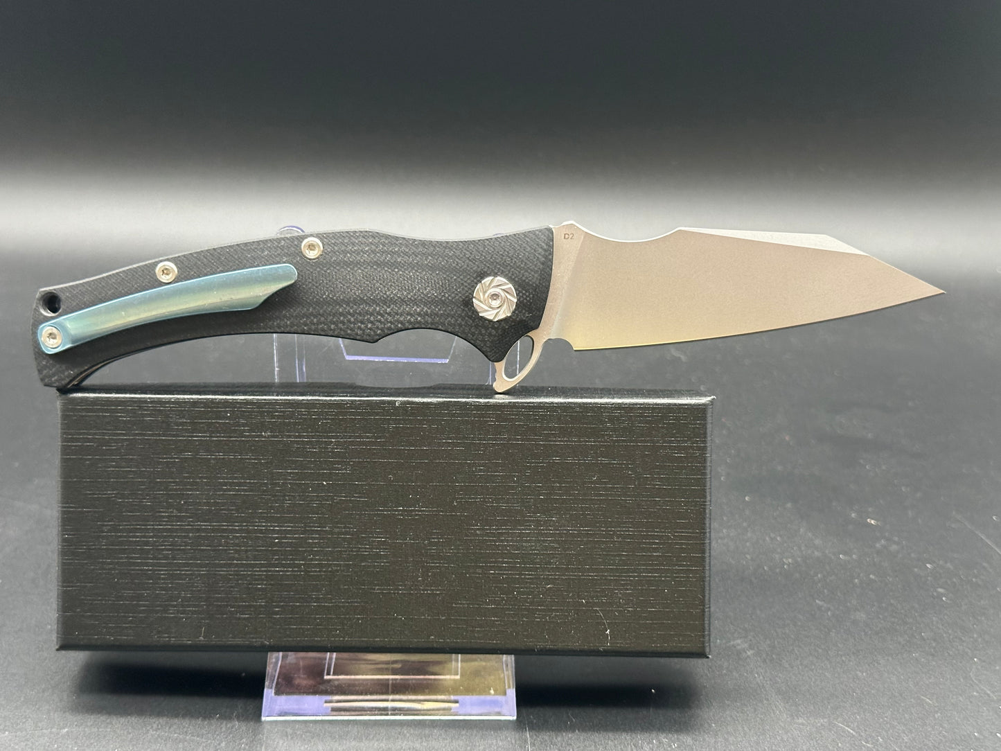 Kubey KU214 black G10 scales w/D2 blade