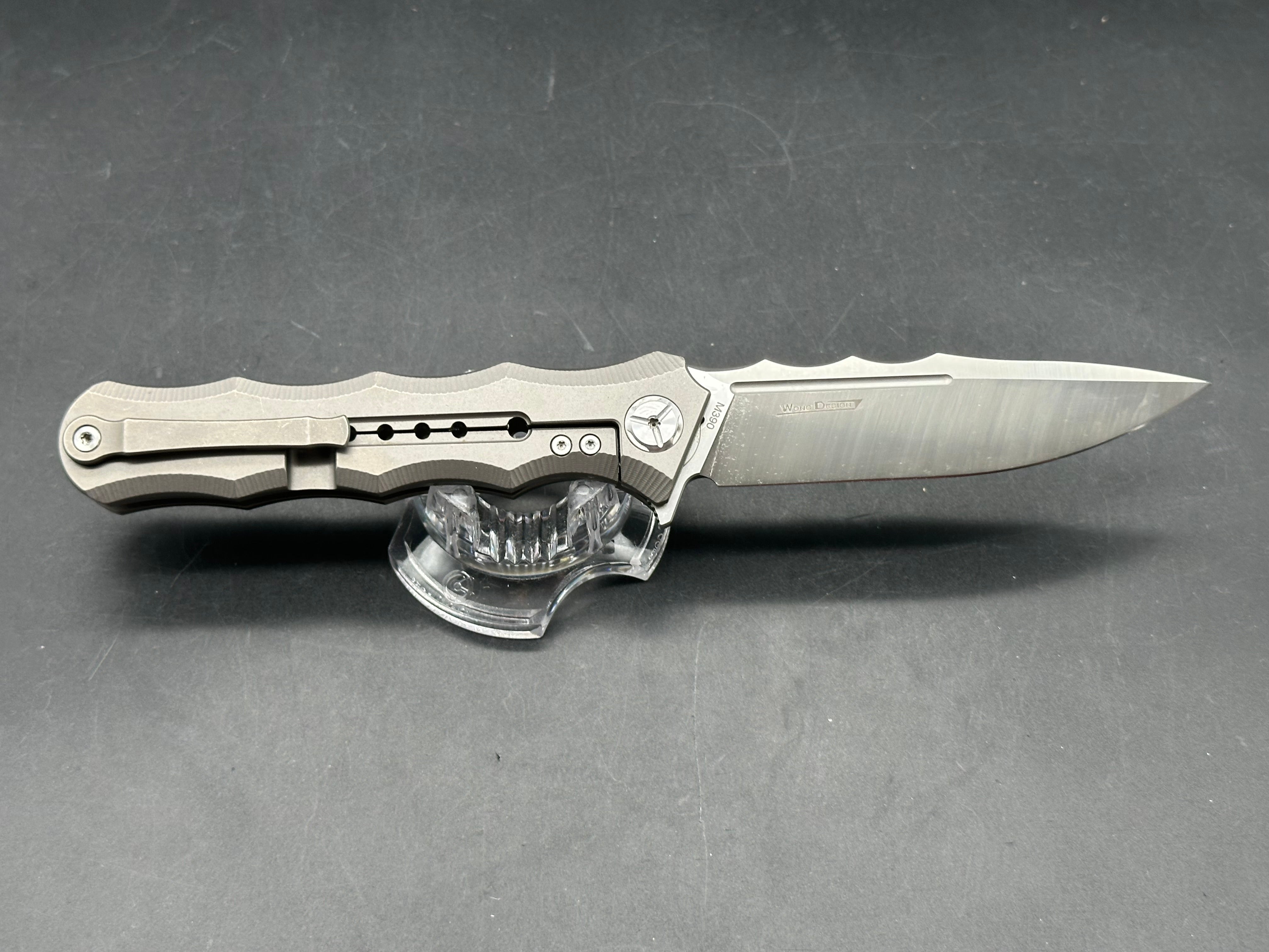 TwoSun TS165 Wong design. 3.5 inch satin finish, flat grind Bohler M390 blade. Titanium frame