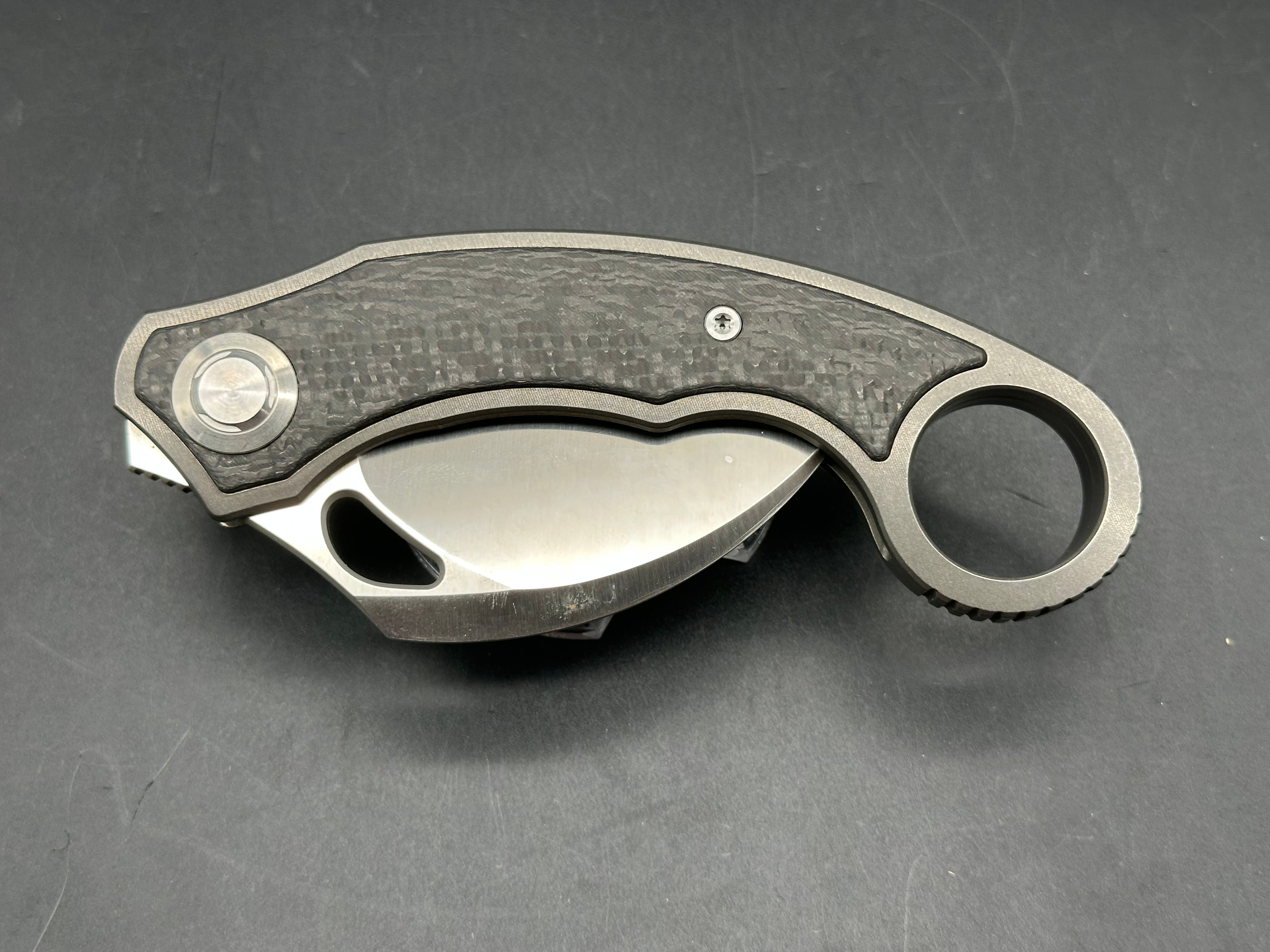 TwoSun TS242 / 2.75 inch Bohler M390 Karambit blade. Frame lock. Titanium and carbon fiber handle