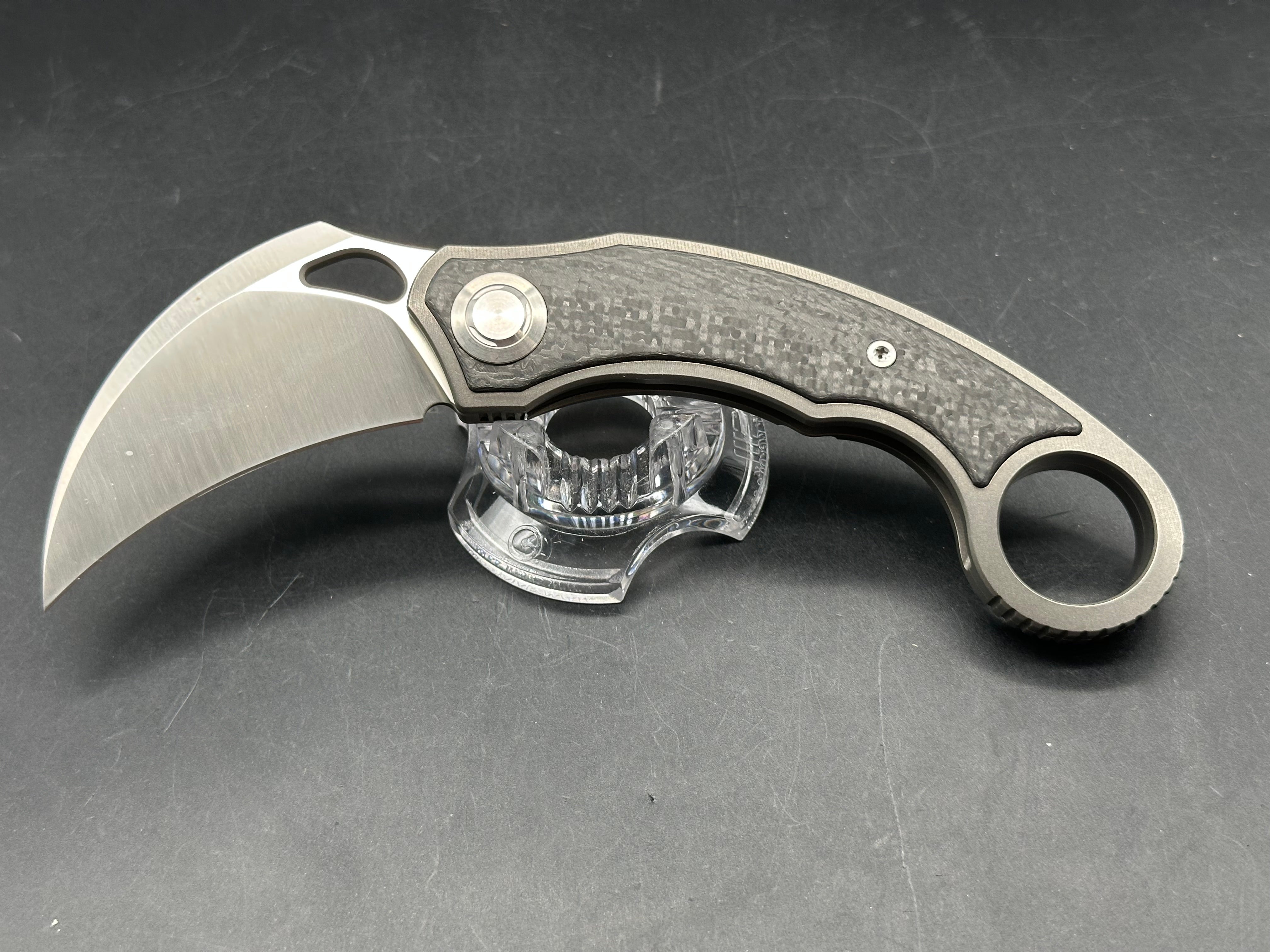 TwoSun TS242 / 2.75 inch Bohler M390 Karambit blade. Frame lock. Titanium and carbon fiber handle