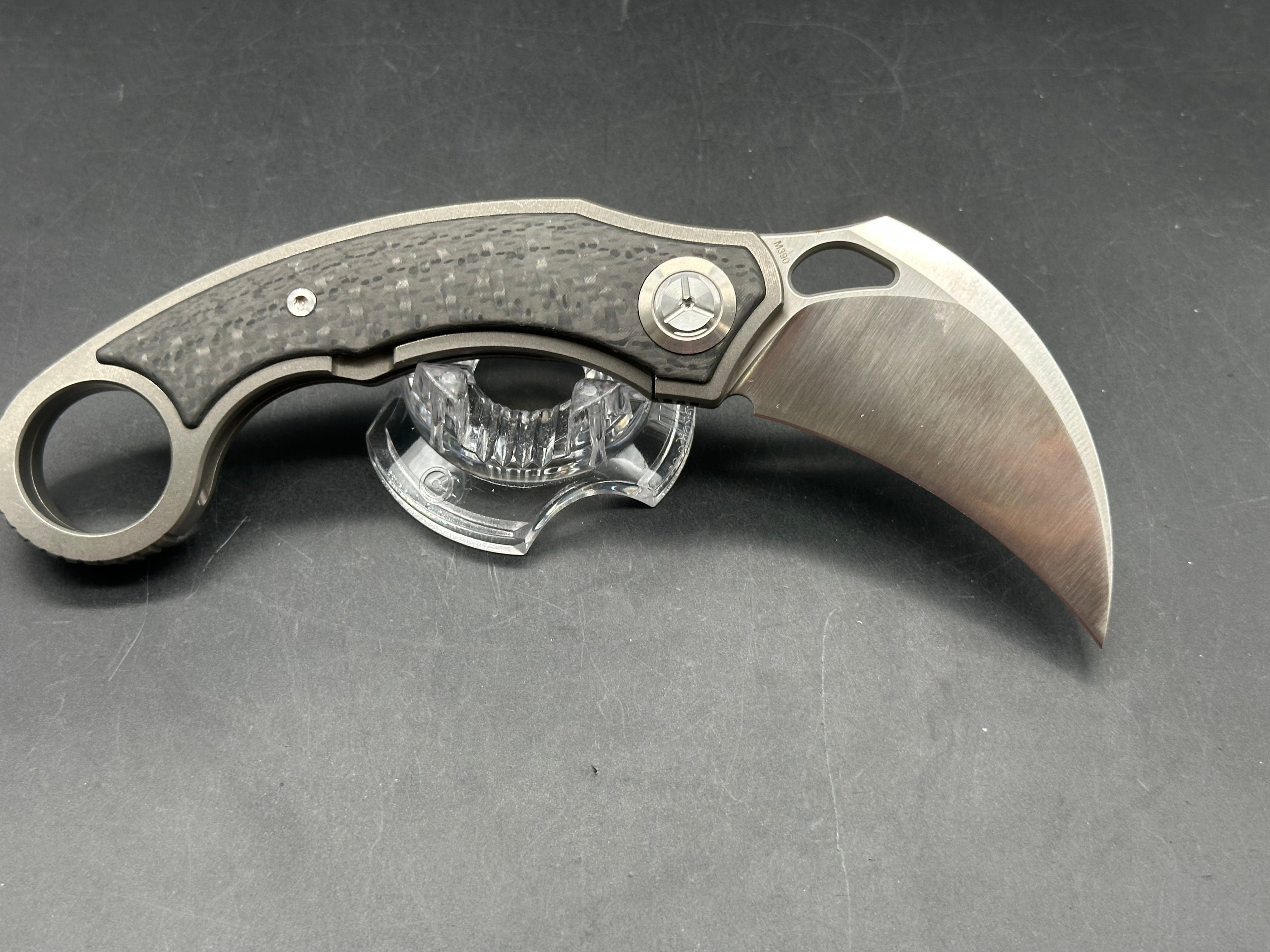 TwoSun TS242 / 2.75 inch Bohler M390 Karambit blade. Frame lock. Titanium and carbon fiber handle